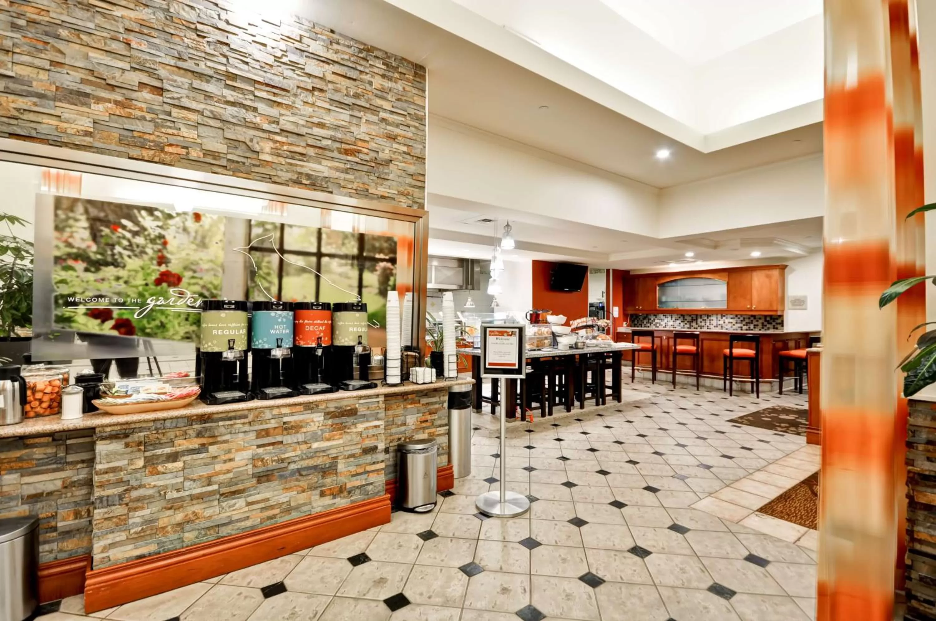 Restaurant/places to eat in Hilton Garden Inn Tampa North