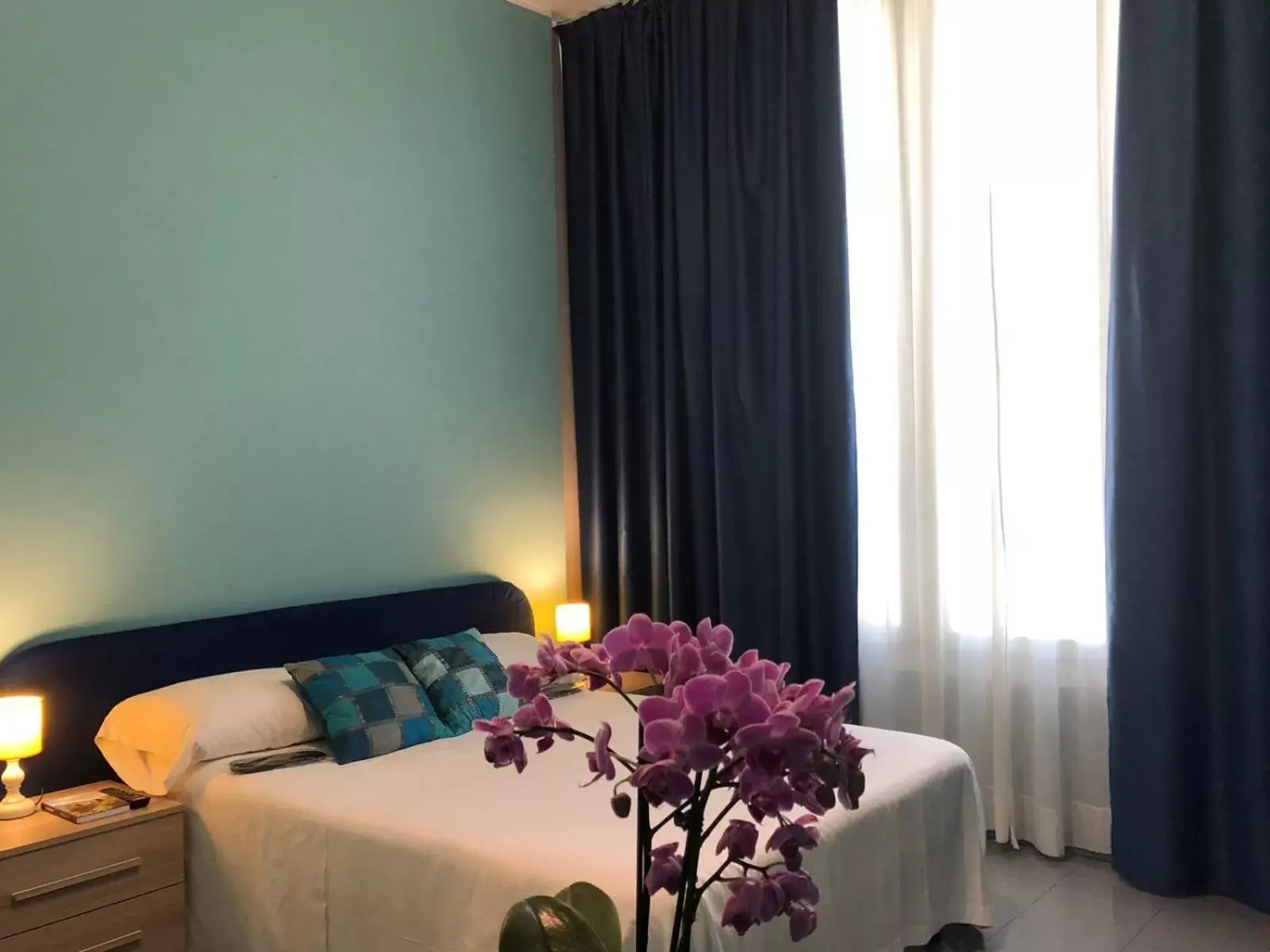 Bed in Residence House Aramis Milano -with free parking