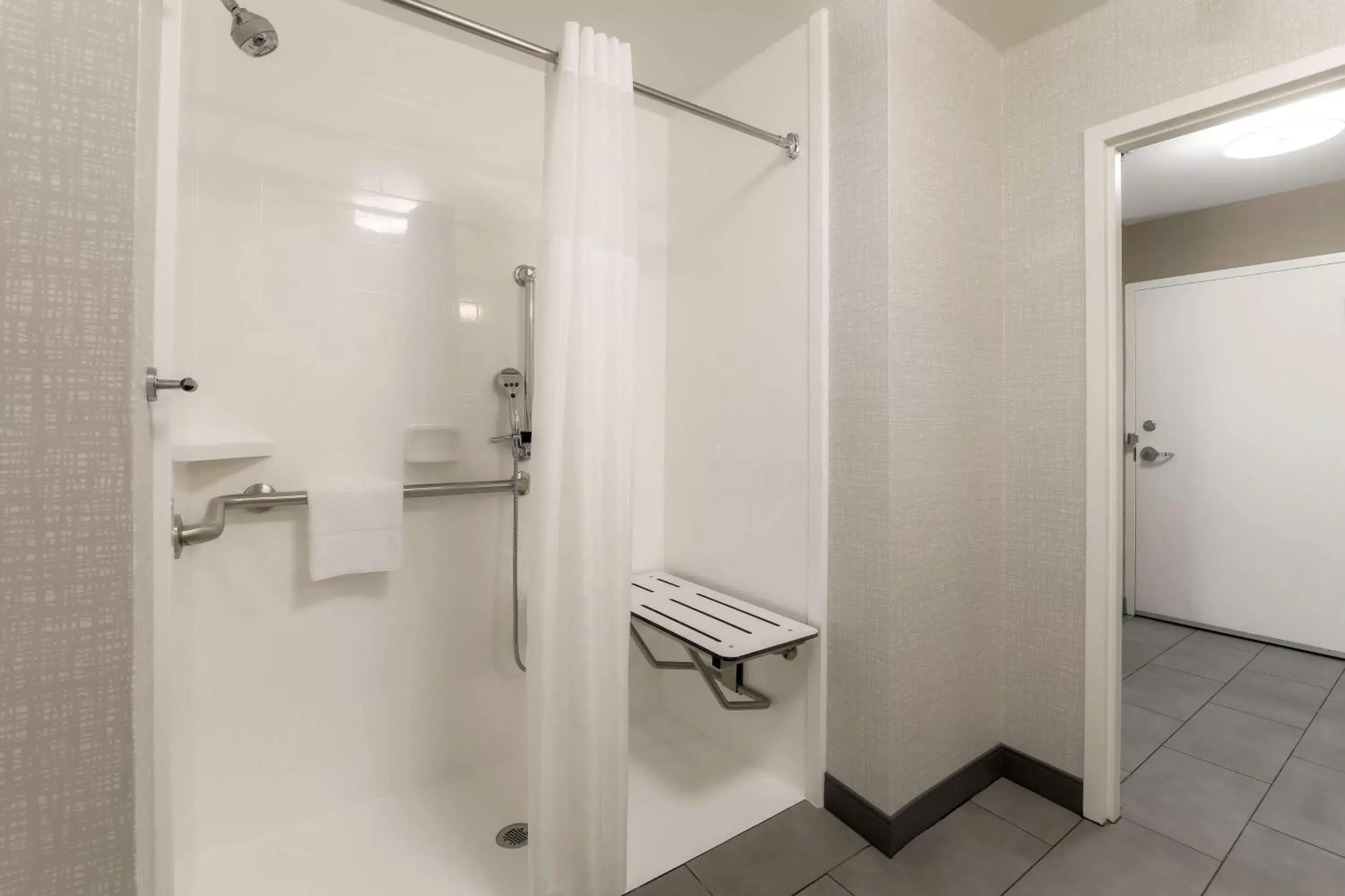 Bathroom in Hampton Inn & Suites Pittsburgh Downtown