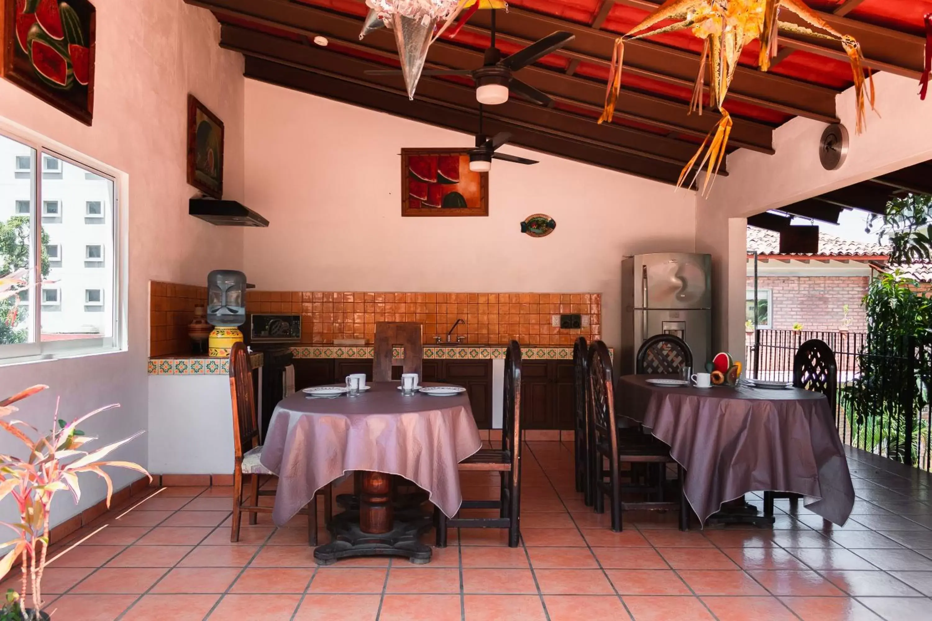 Communal kitchen, Restaurant/Places to Eat in Hotel Posada De Roger