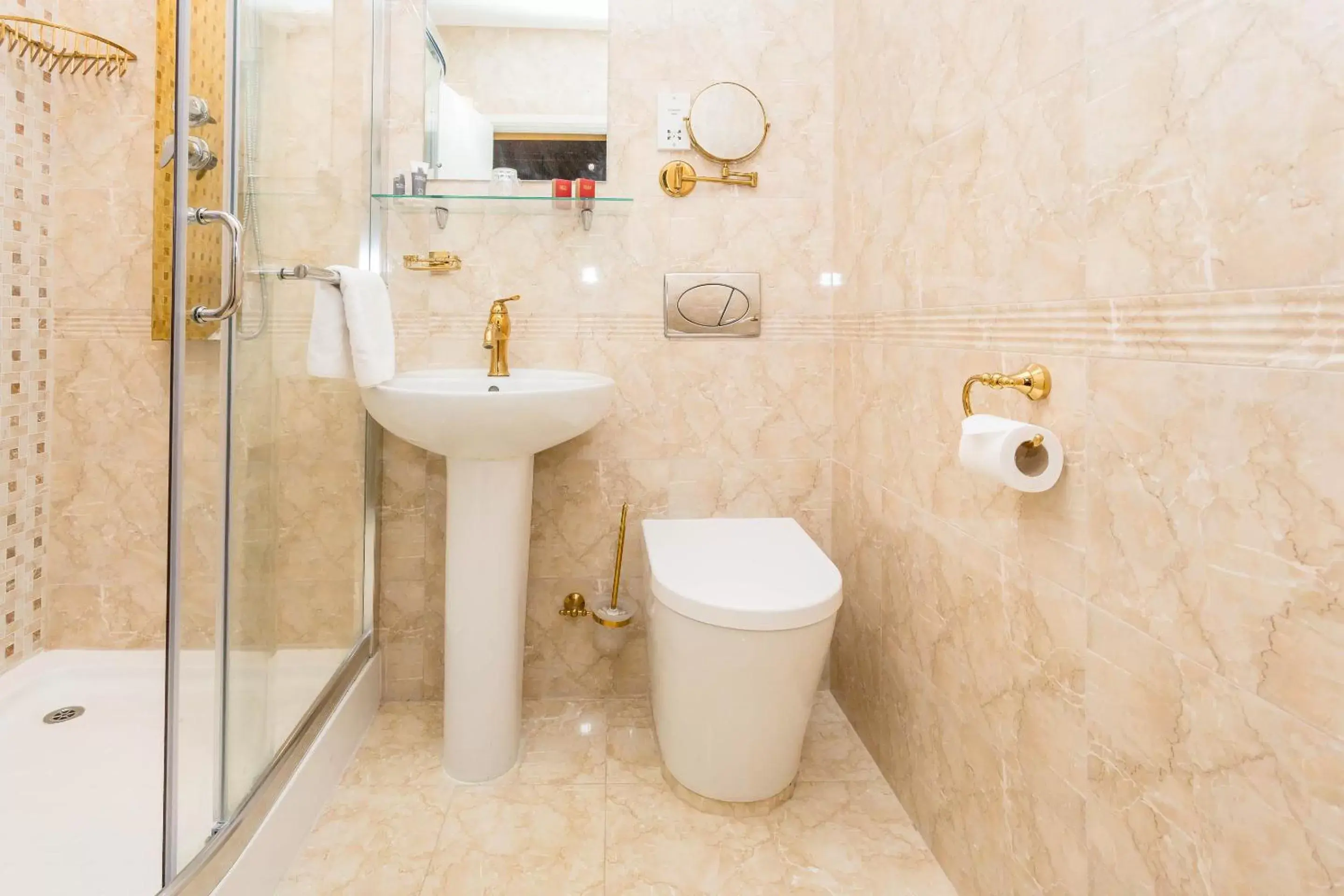 Bathroom in Muthu Belstead Brook Hotel