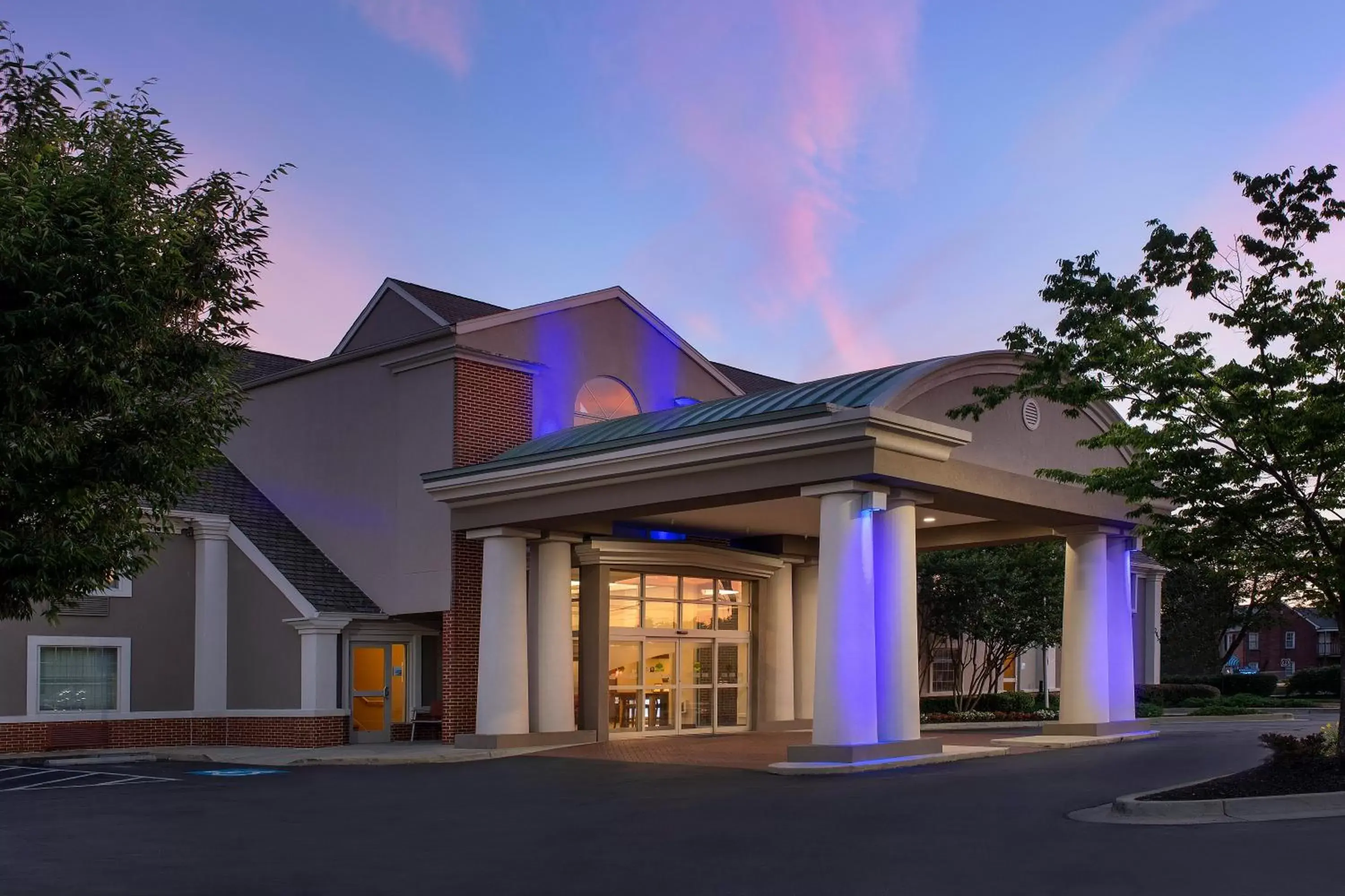 Property Building in Holiday Inn Express Hotel & Suites Annapolis, an IHG Hotel