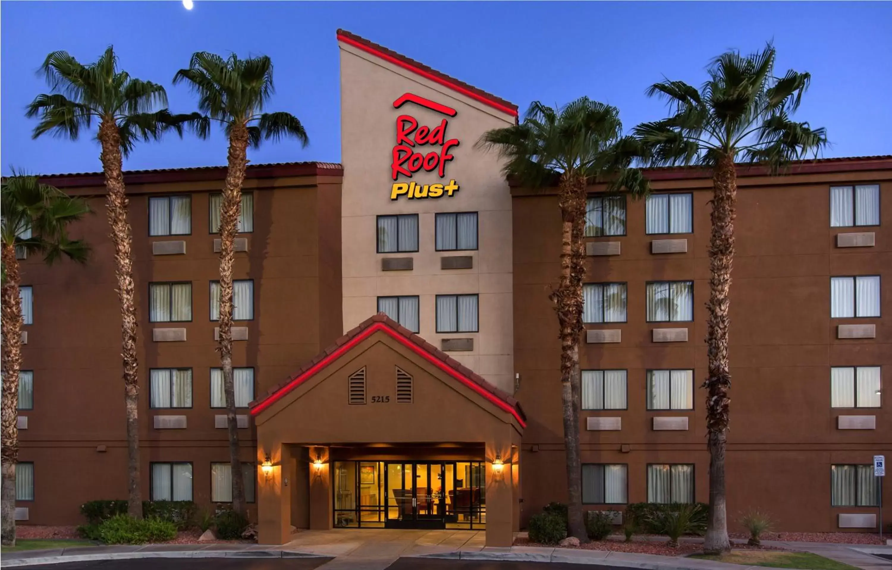 Property building in Red Roof Inn PLUS + Phoenix West Property building in Red Roof Inn PLUS + Phoenix West