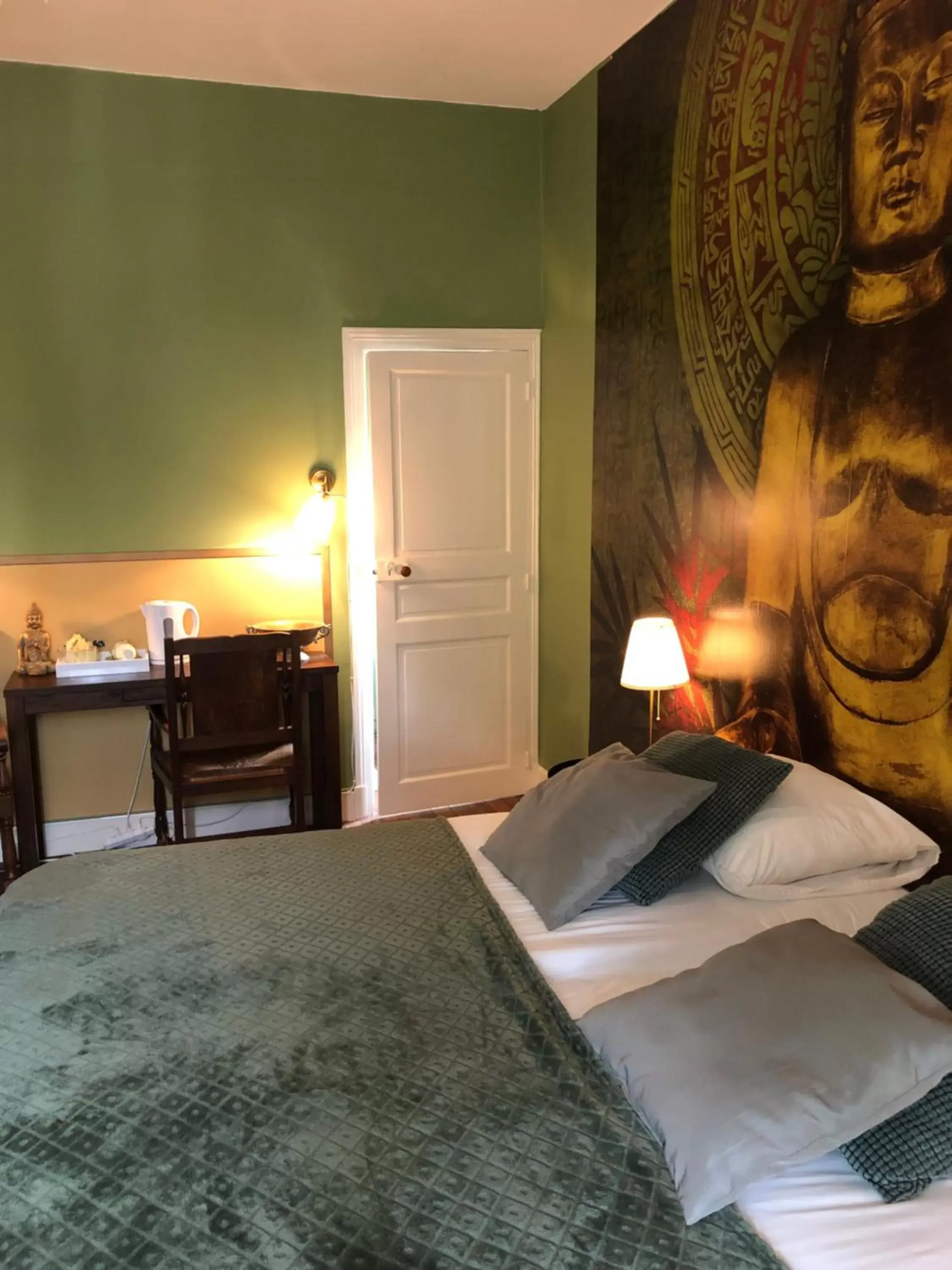 Bedroom, Bed in Maison de la Comtesse