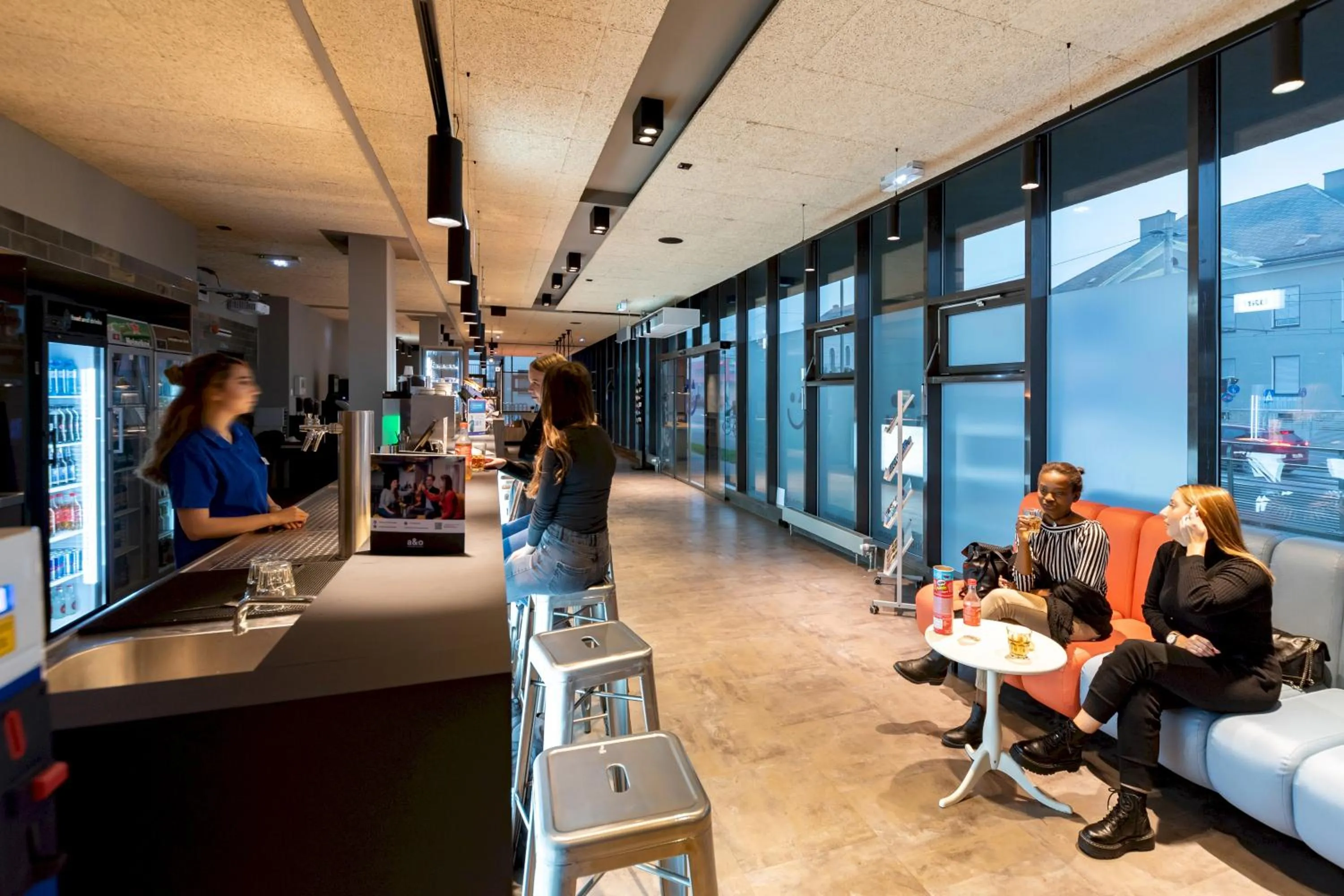 Lounge or bar in a&o Graz Hauptbahnhof