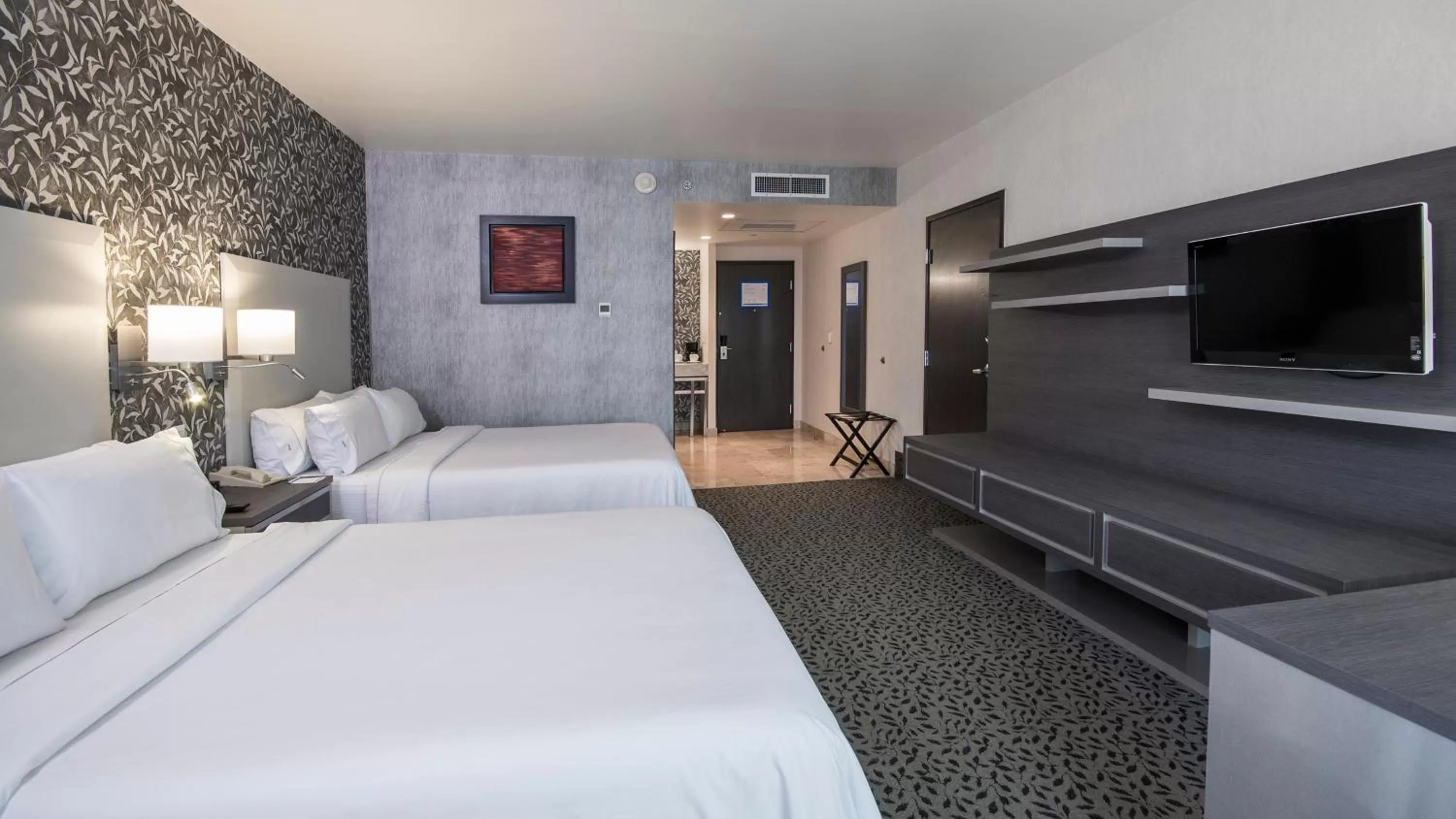 Photo of the whole room, Bed in Holiday Inn Express & Suites Queretaro by IHG