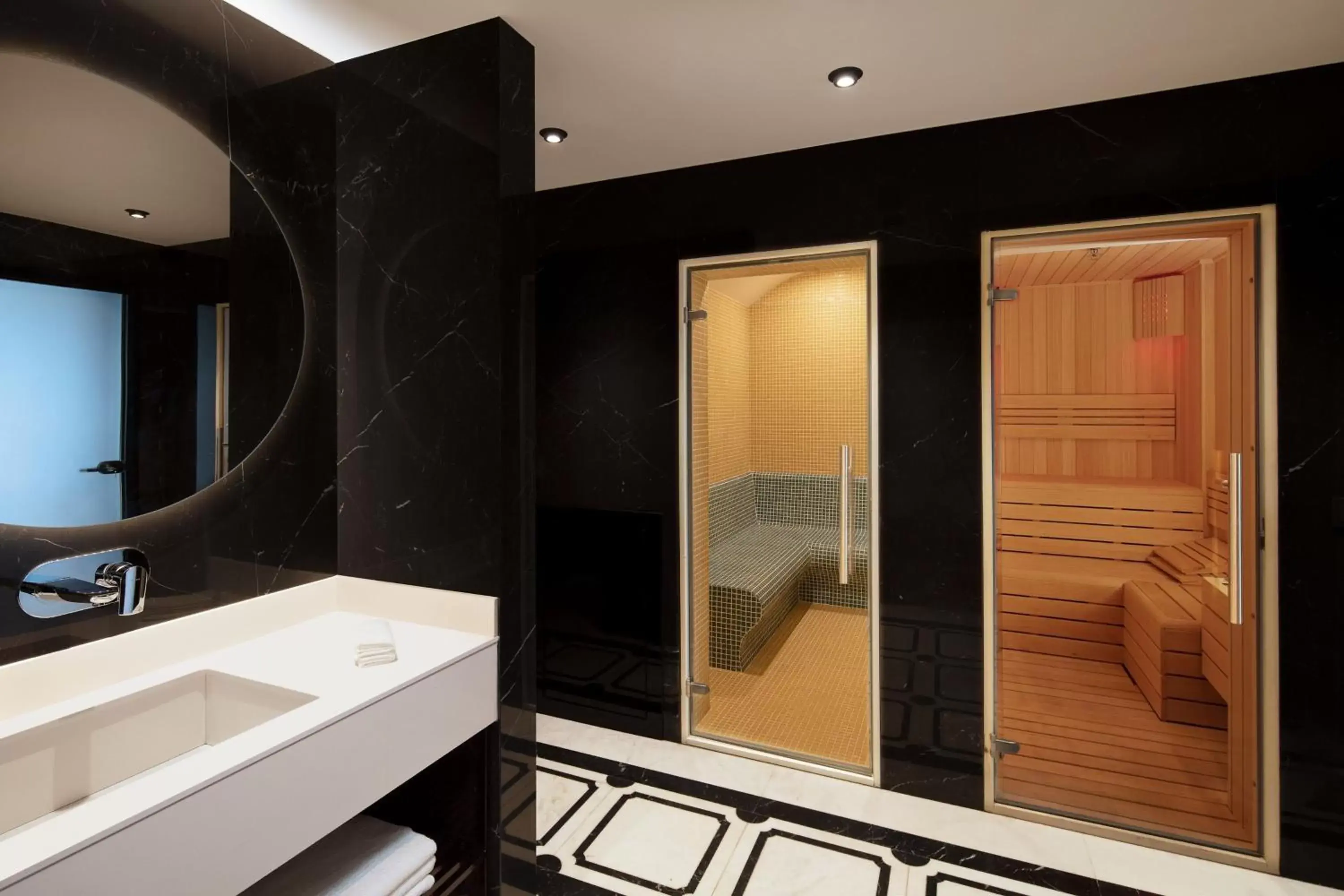 Photo of the whole room, Bathroom in Residence Inn by Marriott Istanbul Atasehir