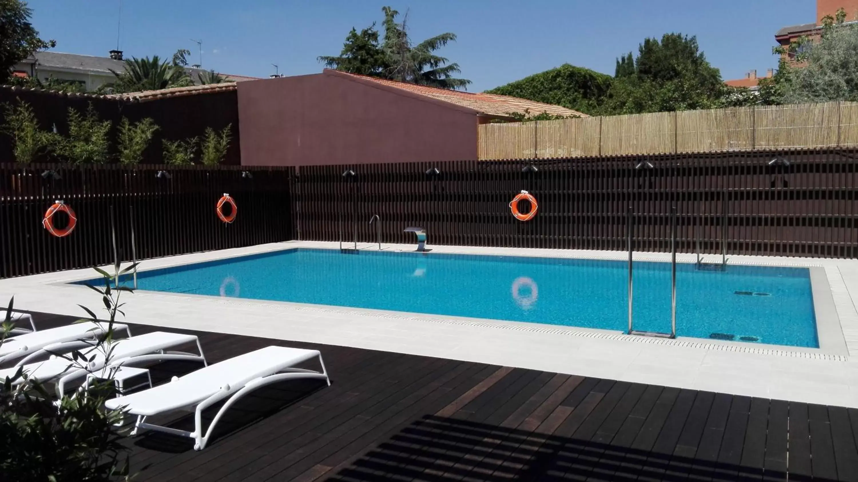 Swimming pool in Sercotel Alcalá 611