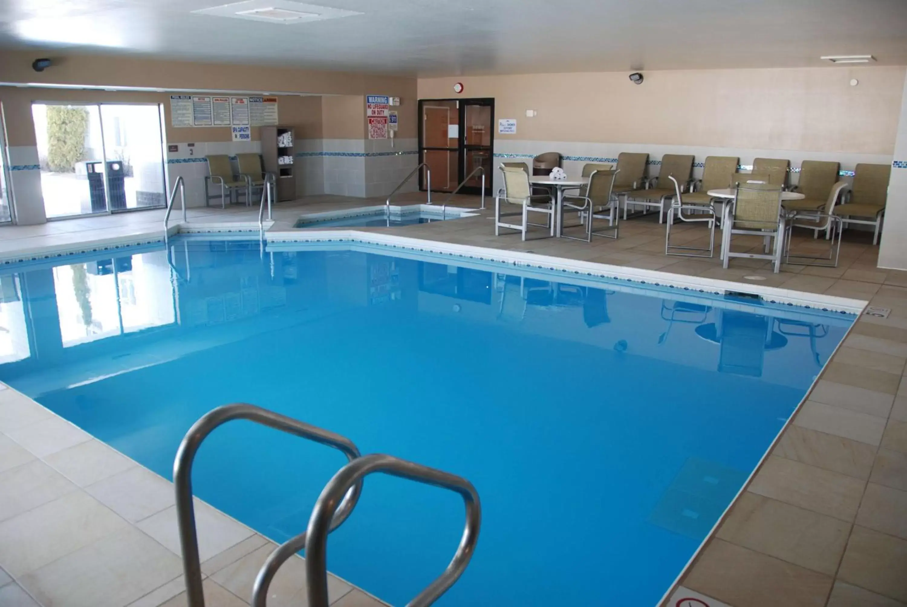 On site, Swimming Pool in Best Western Baraboo Inn