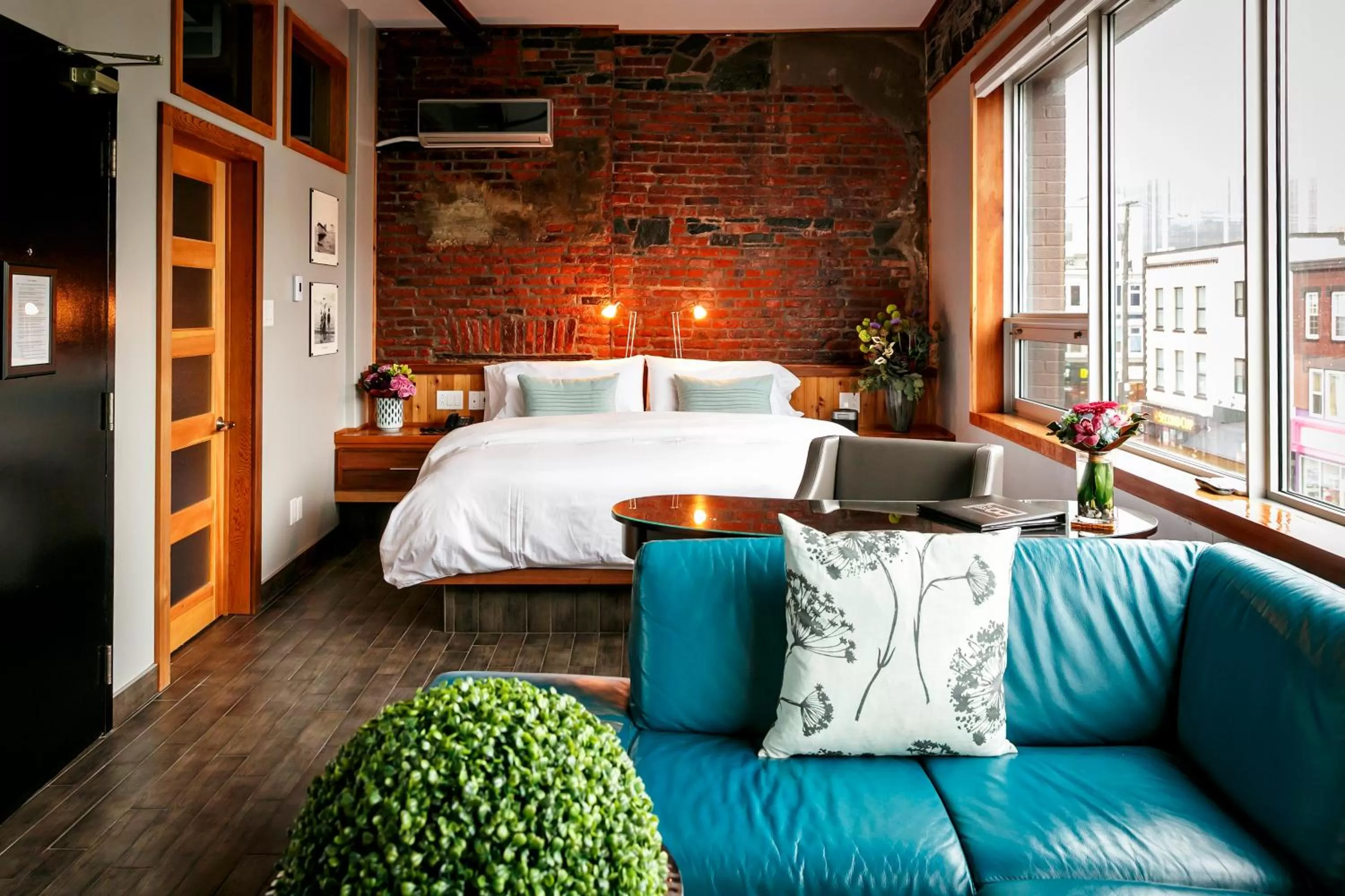 Street view, Bed in Blue on Water