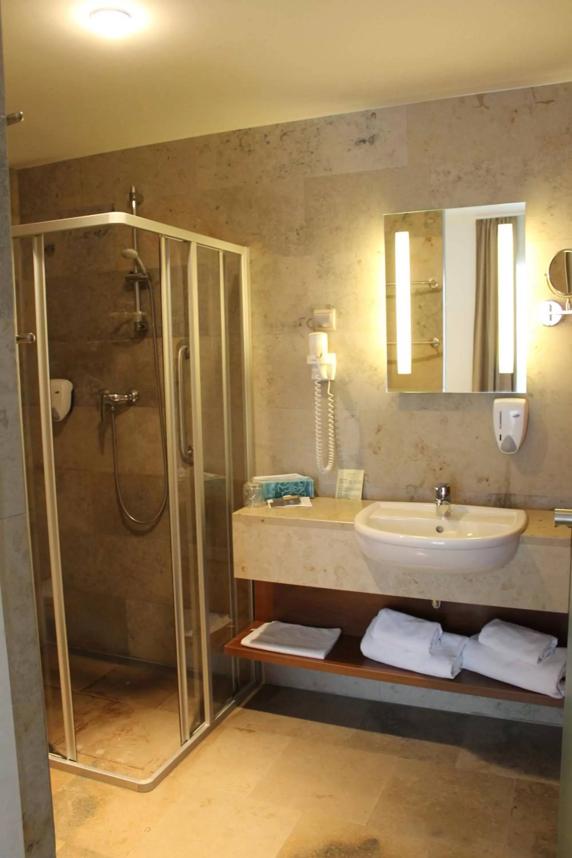 Shower in Zenit Wellness Hotel Balaton