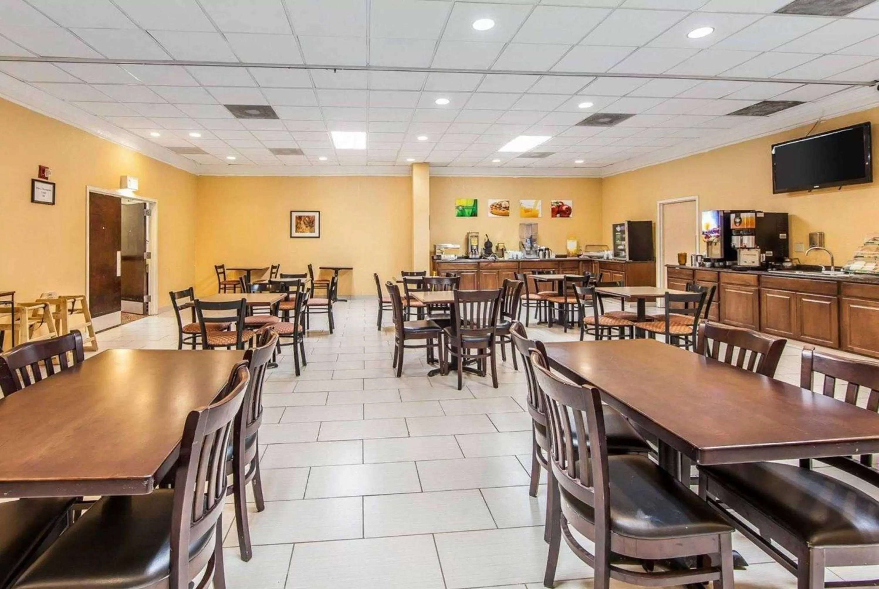 Lobby or reception in Wingate by Wyndham Marietta Conference Center Ohio