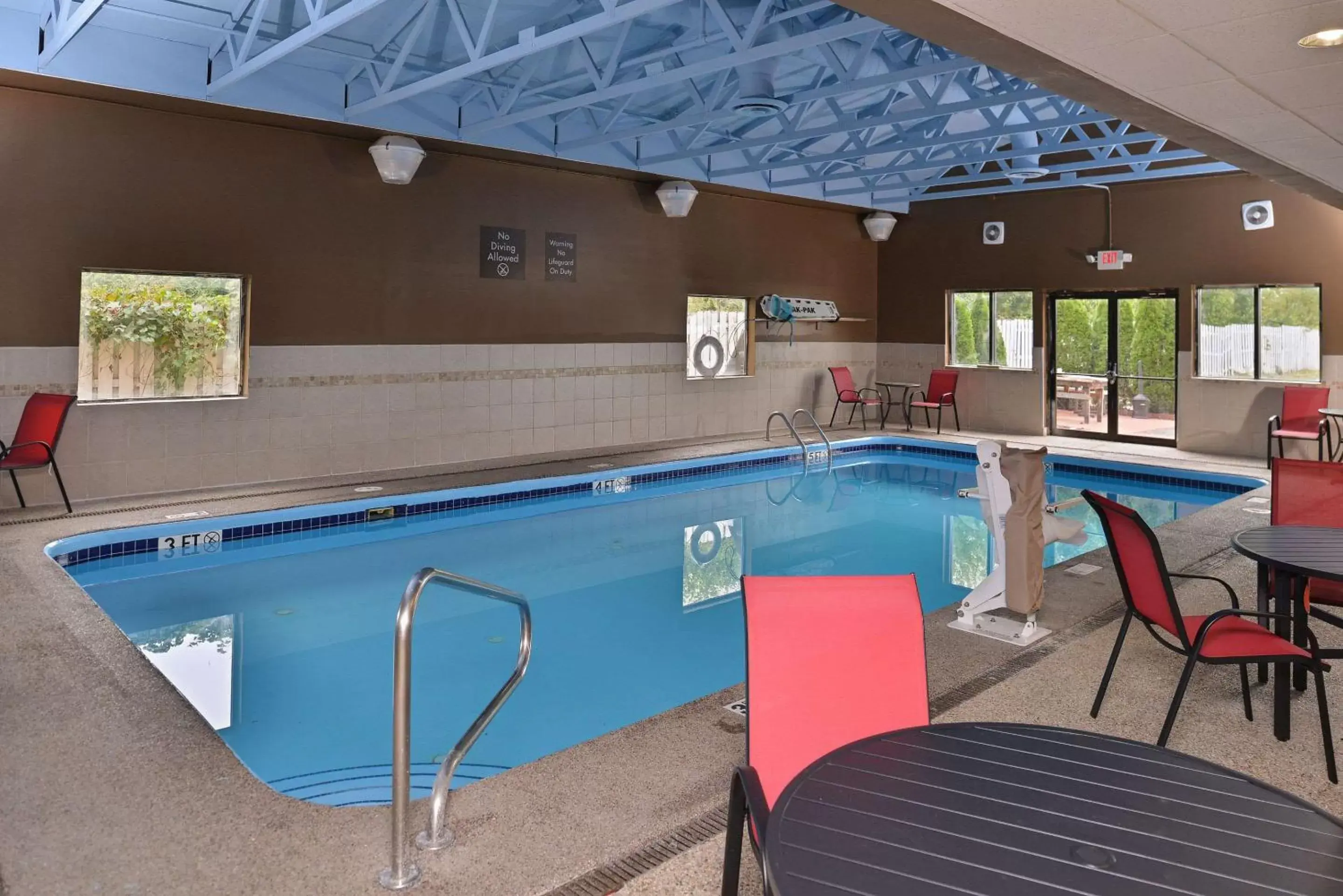 On site, Swimming Pool in Comfort Suites Columbus East