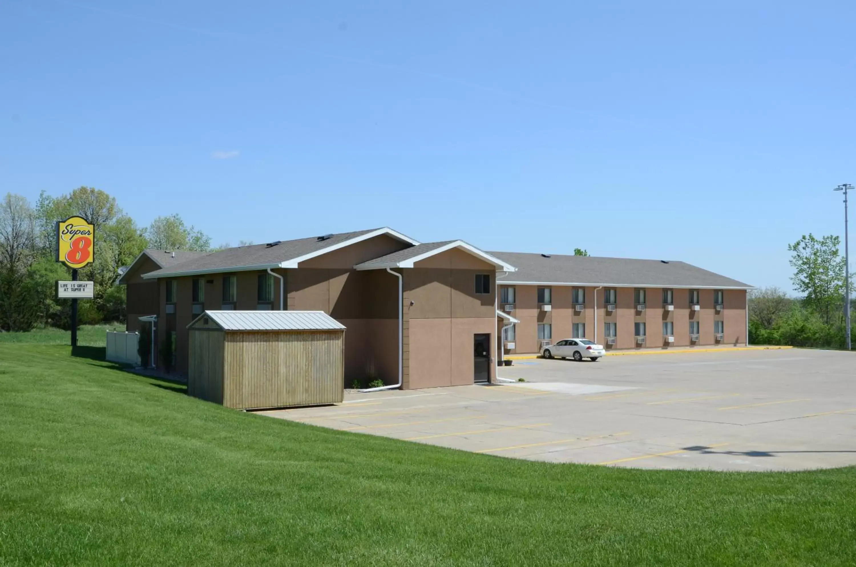 Property Building in Super 8 by Wyndham Oskaloosa IA