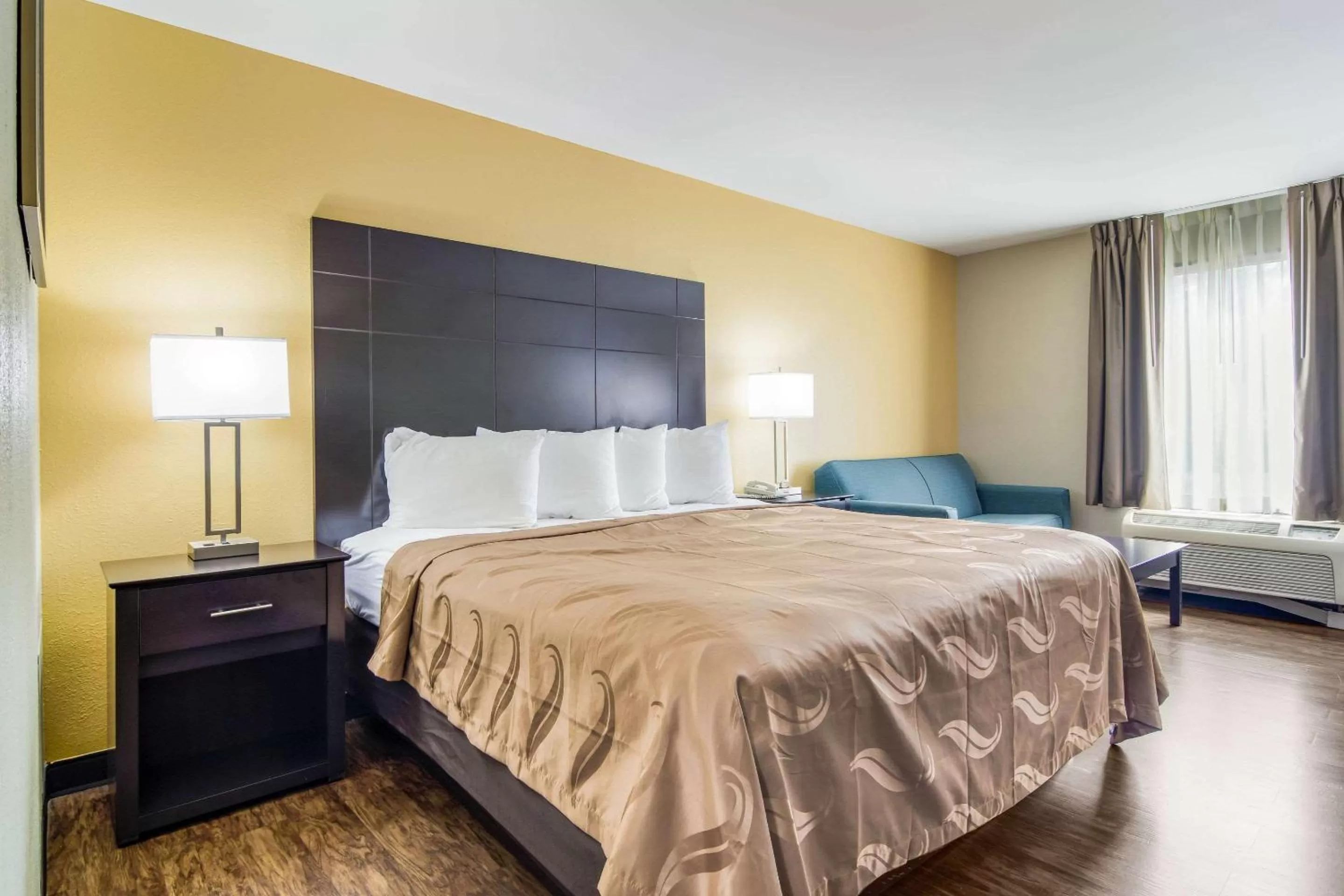 Photo of the whole room, Bed in Quality Inn & Suites Canton, GA