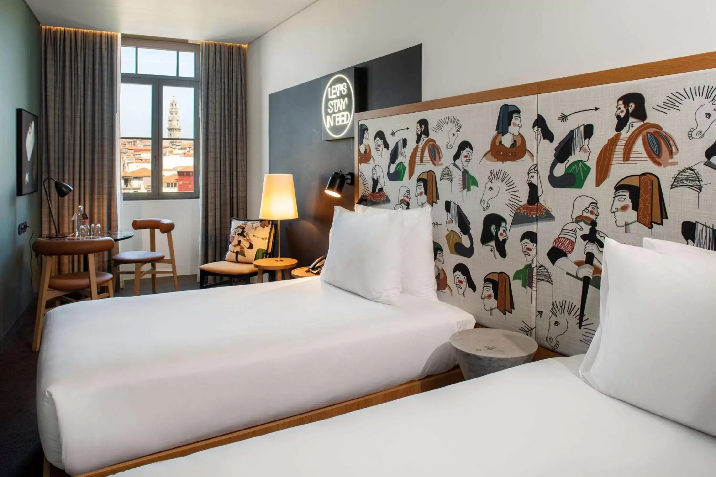 Bed in Se Catedral Hotel Porto, Tapestry Collection By Hilton