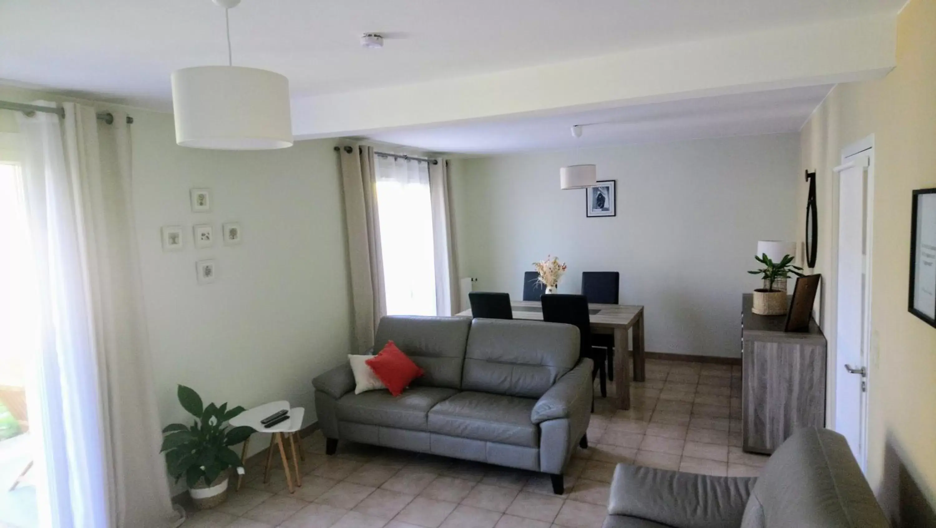 Living room, Seating Area in Fleurs de Cosmos