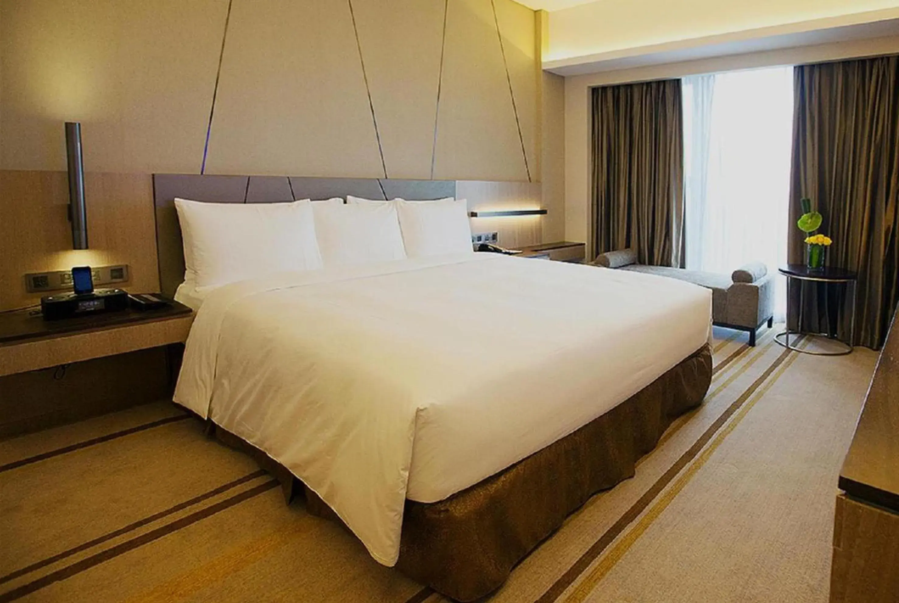 Photo of the whole room, Bed in Radisson Blu Shanghai Pudong Jinqiao