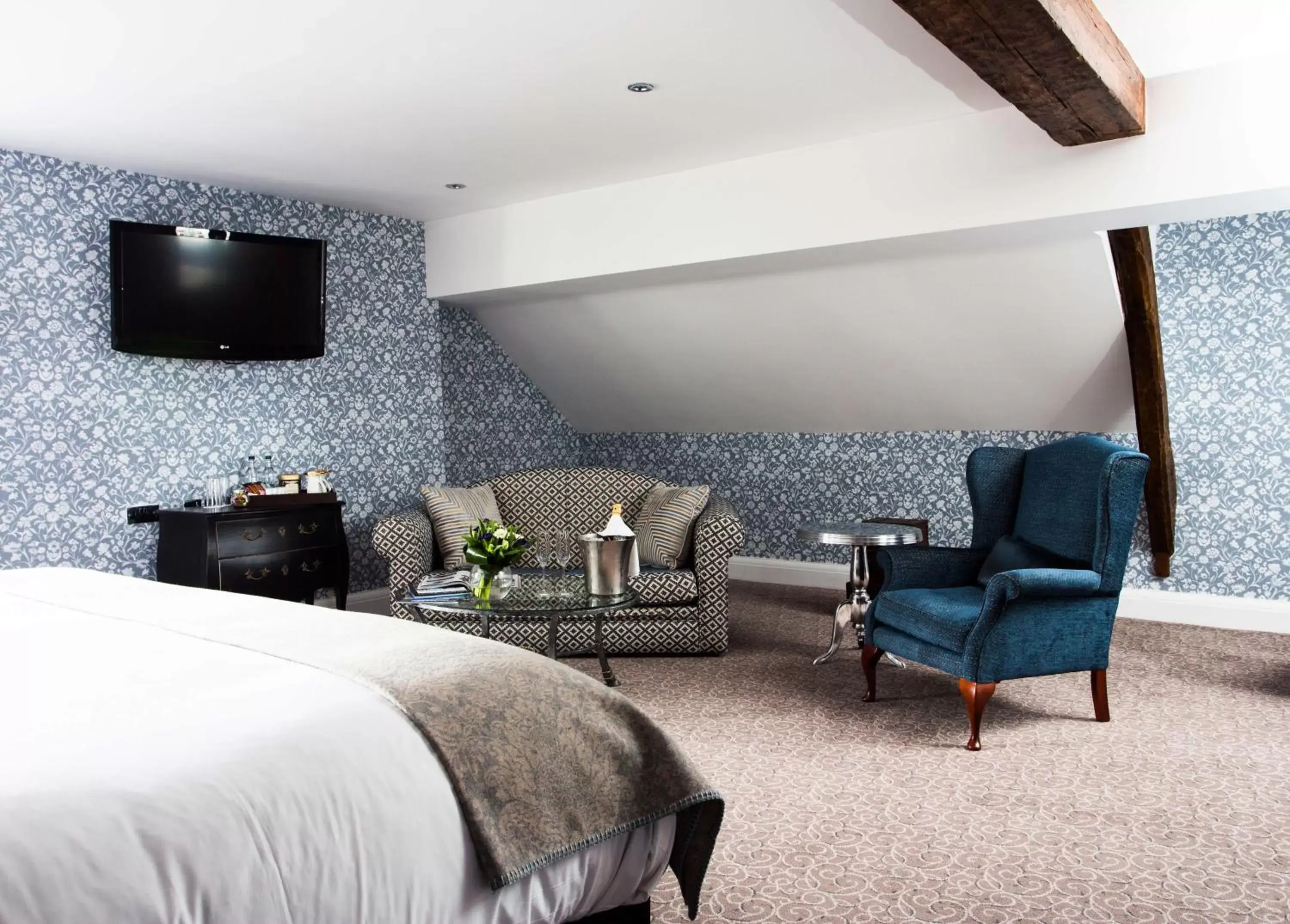 Bedroom, Seating Area in Mottram Hall