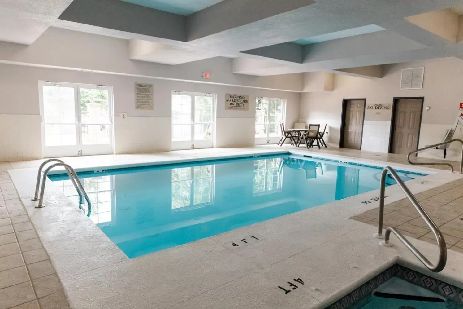 Swimming Pool in Country Inn & Suites by Radisson, Helen, GA
