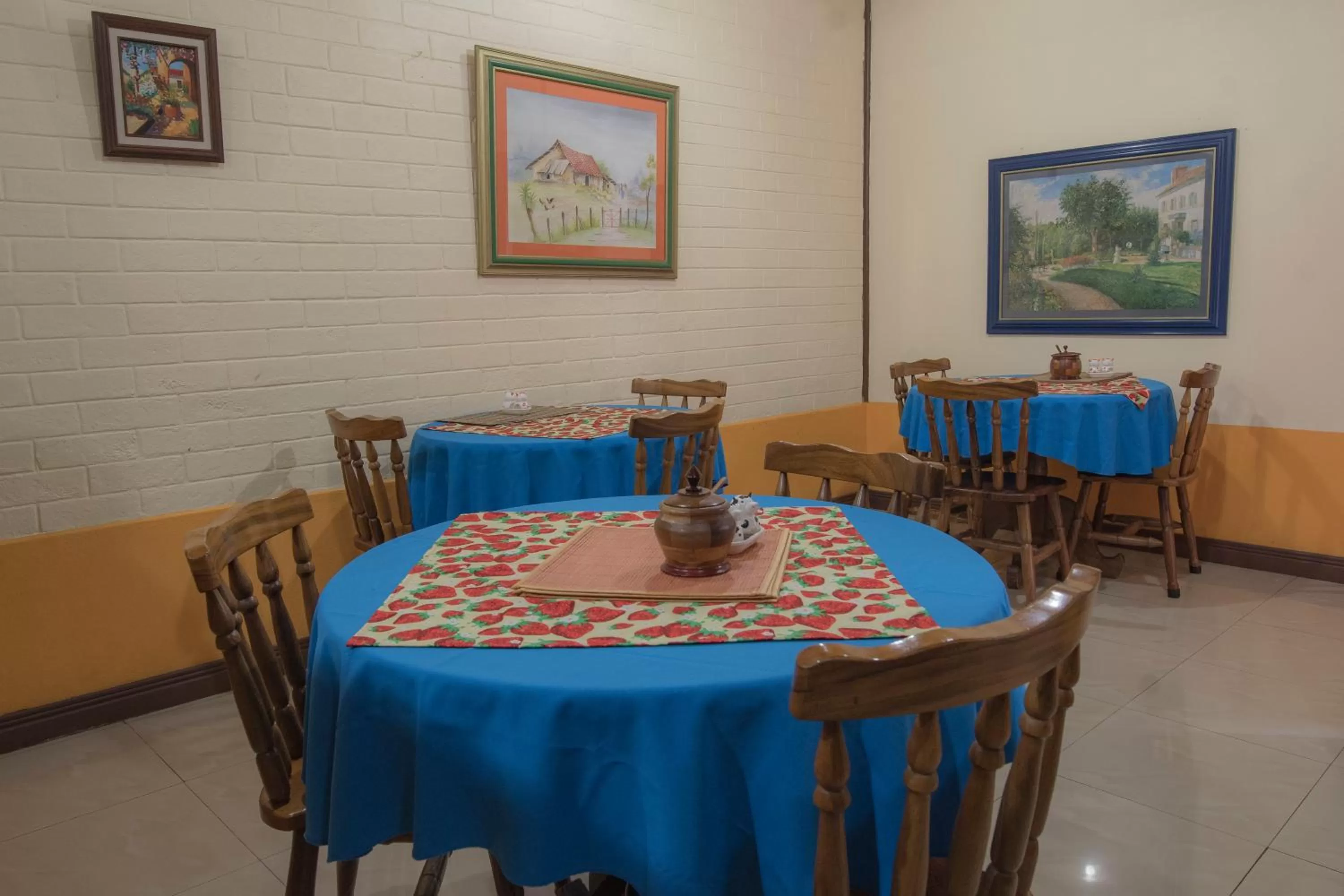 Restaurant/places to eat in Casa Hotel Sura