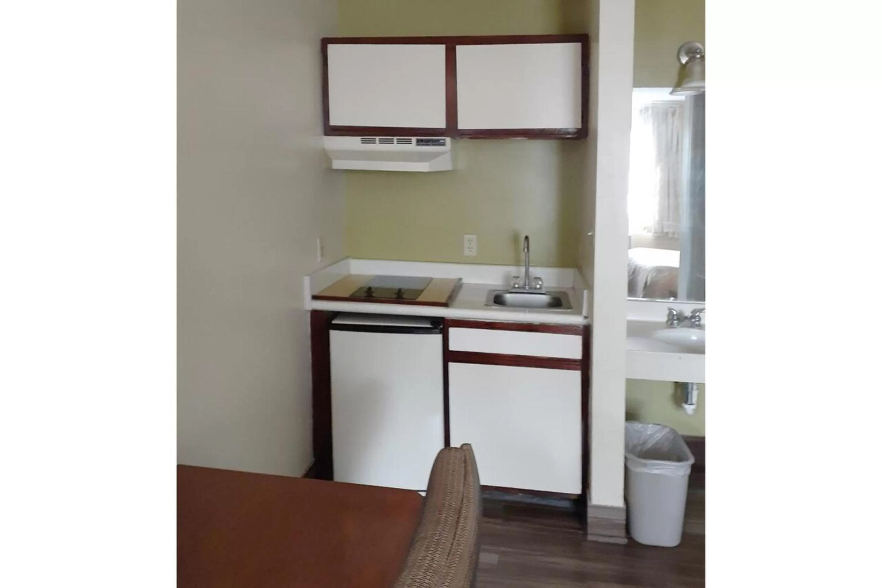 dishwasher in Savannah Garden Hotel