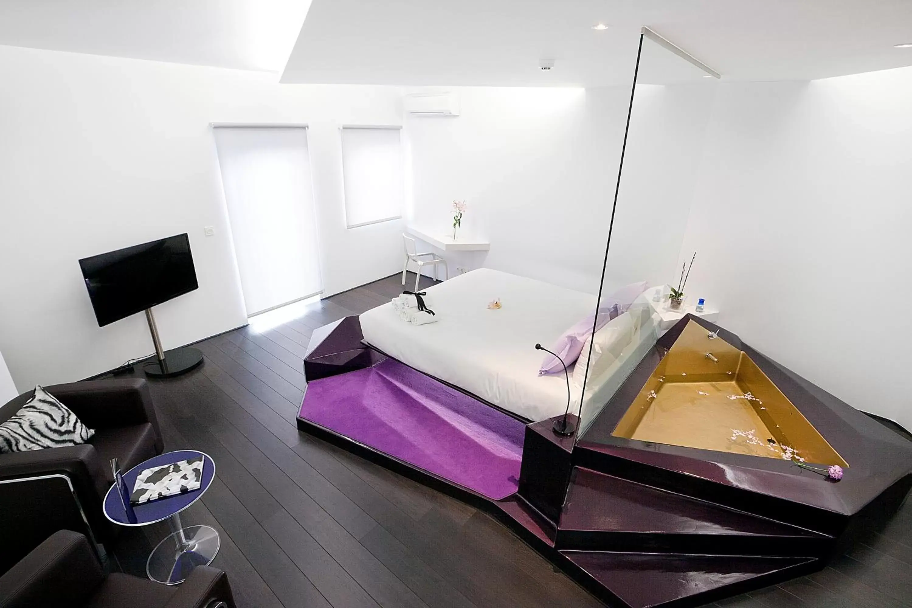 Deluxe Suite in Absoluto Design Hotel