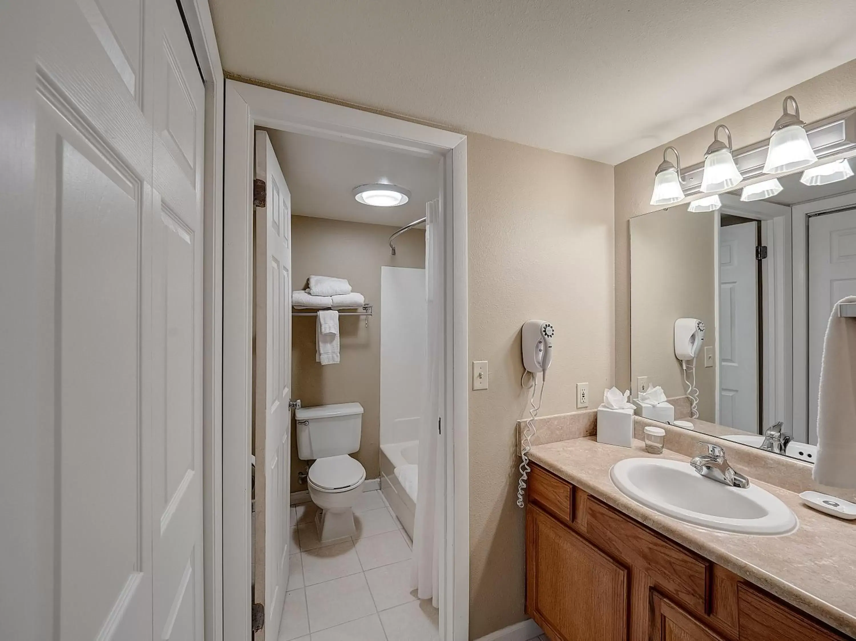 Bathroom in Eastland Suites Extended Stay Hotel & Conference Center Urbana