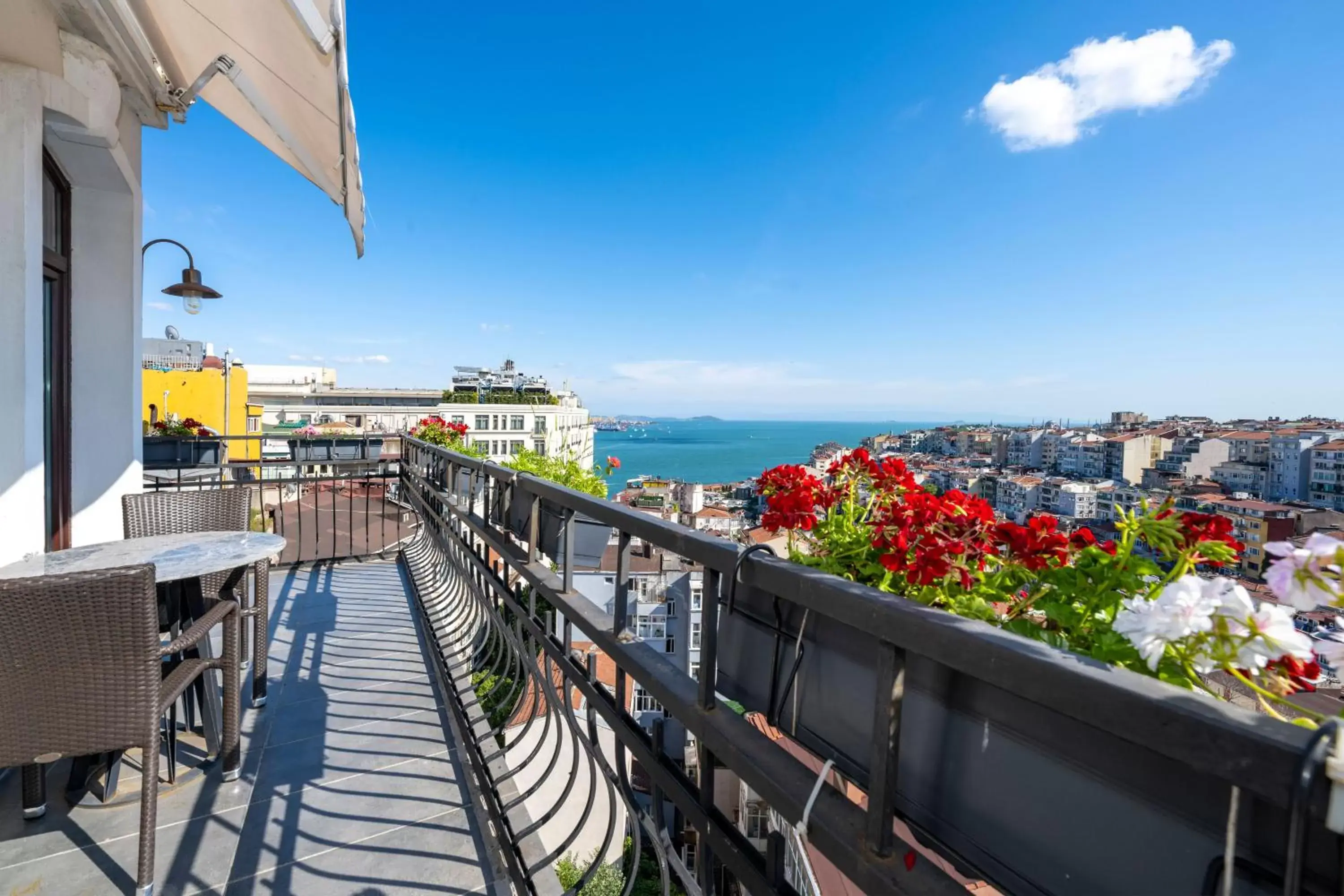 View (from property/room), Balcony/Terrace in Juno Hotel Taksim