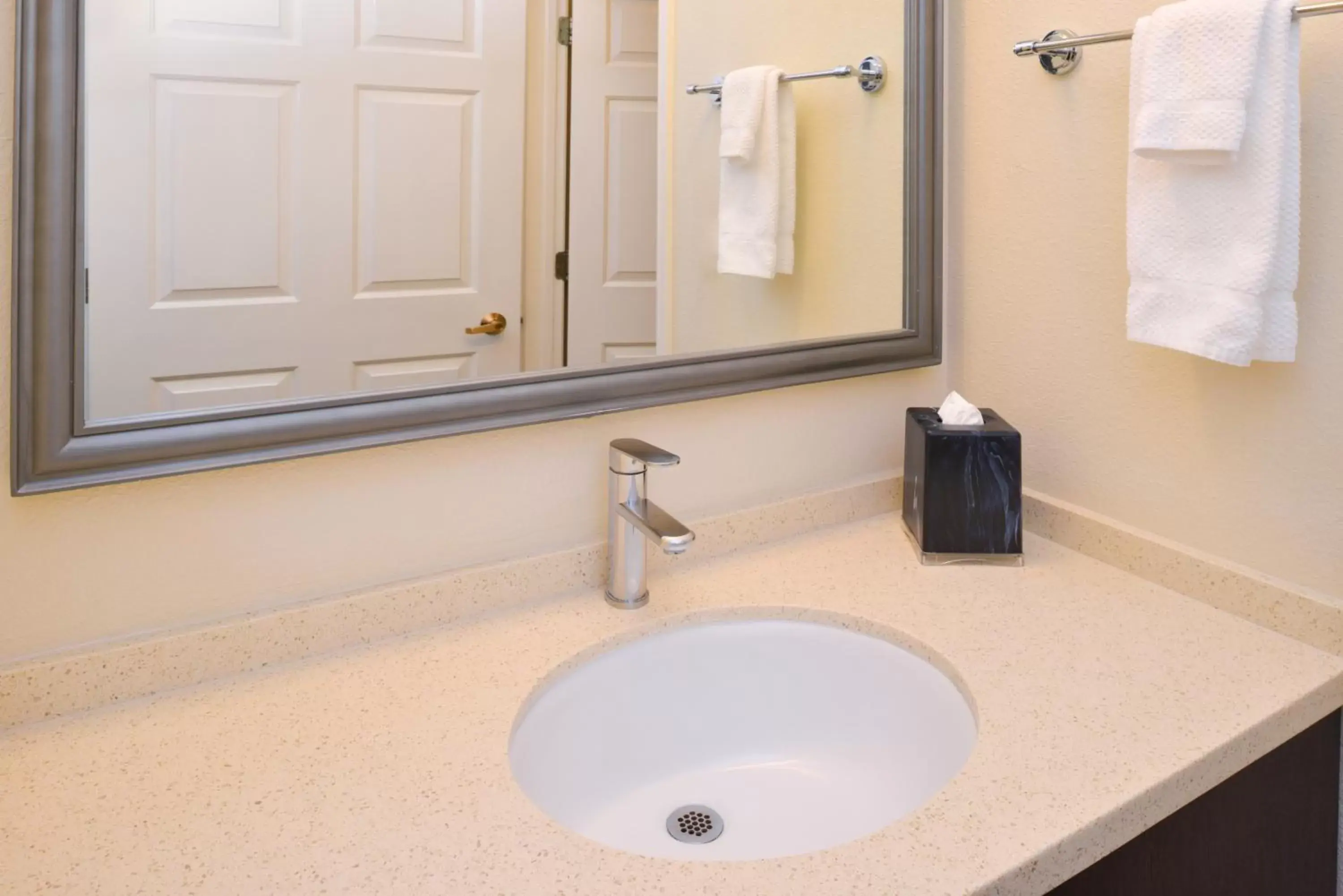 Queen Suite - Disability Access/Non-Smoking in Staybridge Suites Indianapolis-Fishers, an IHG Hotel
