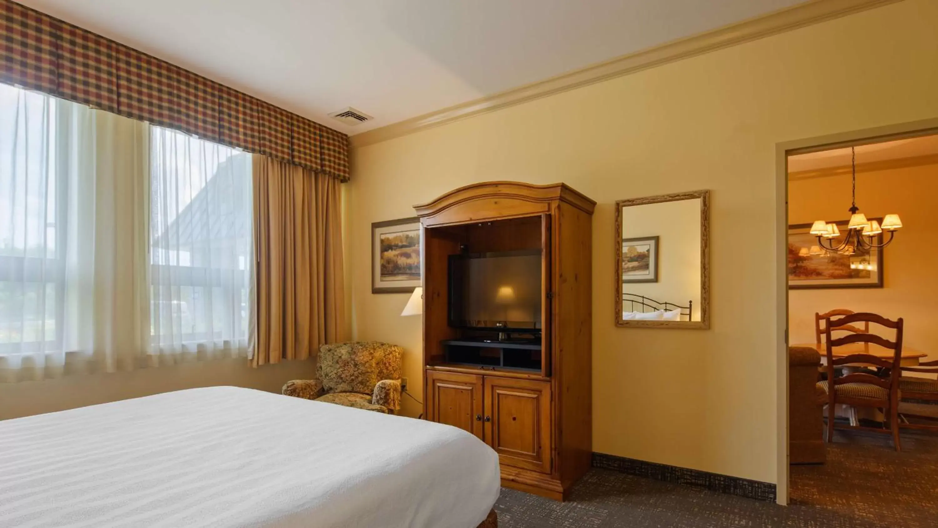 TV/Entertainment Center in Best Western Plus Waterbury - Stowe