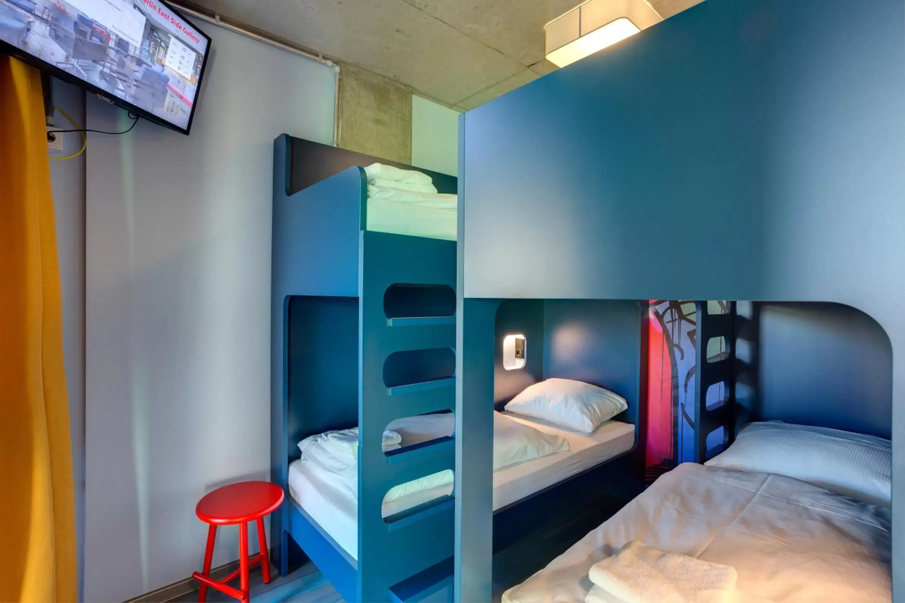 Photo of the whole room, Bunk Bed in MEININGER Hotel Berlin East Side Gallery