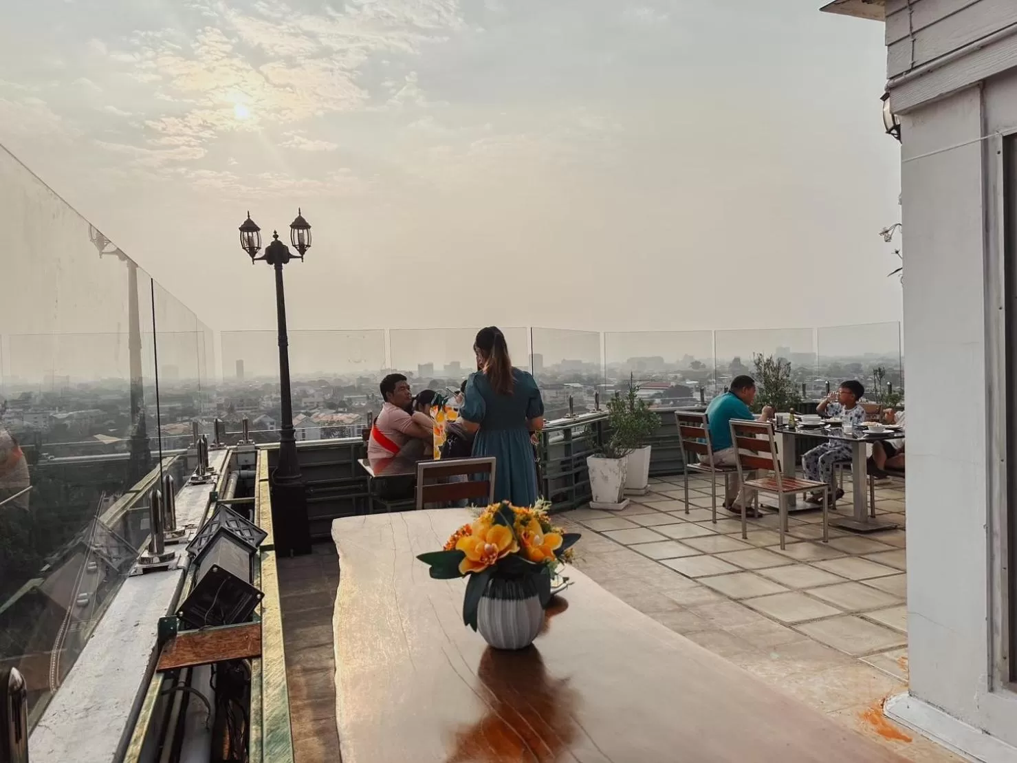 Restaurant/places to eat in Hotel De Khuvieng