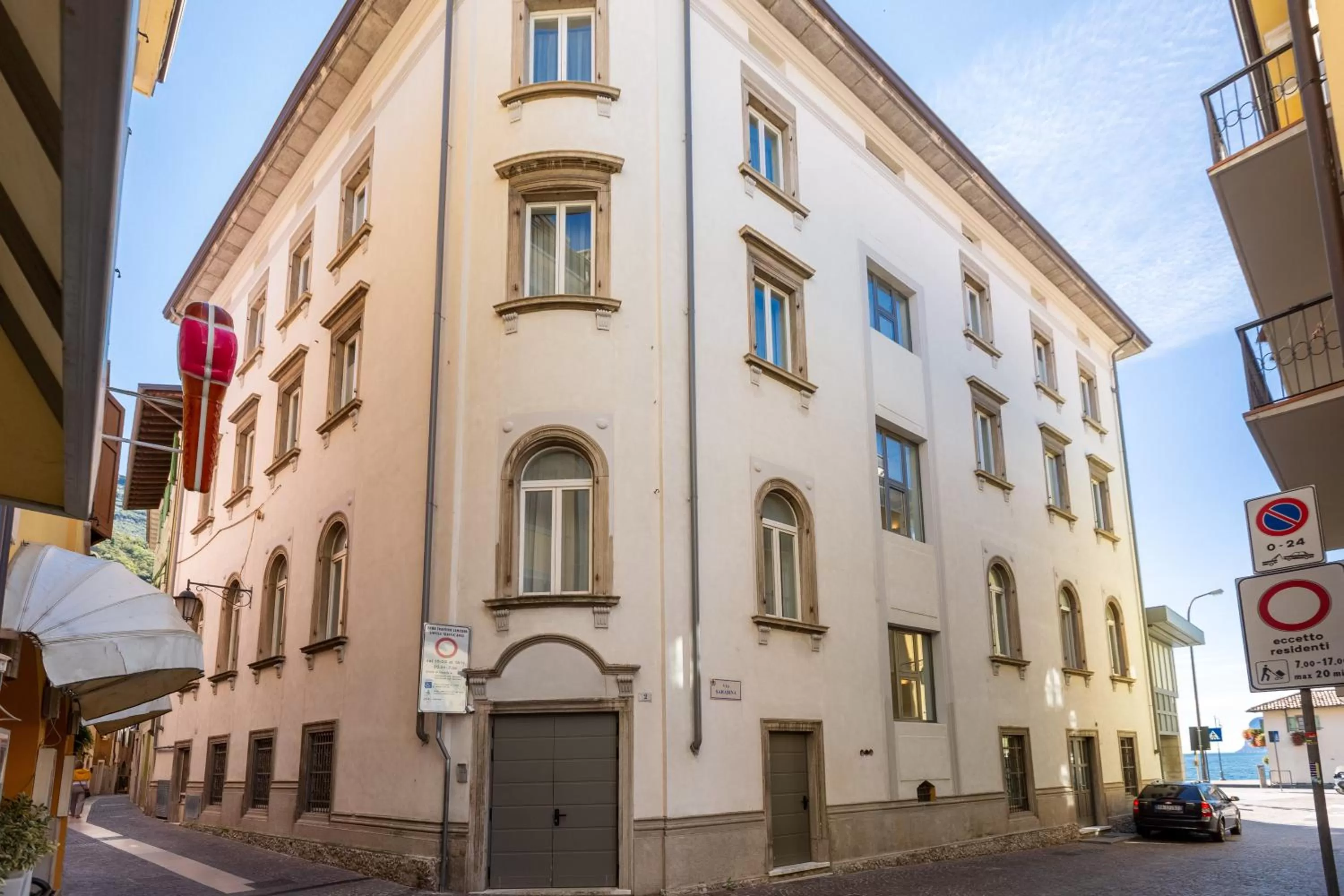 Street view in Hotel Lago Di Garda