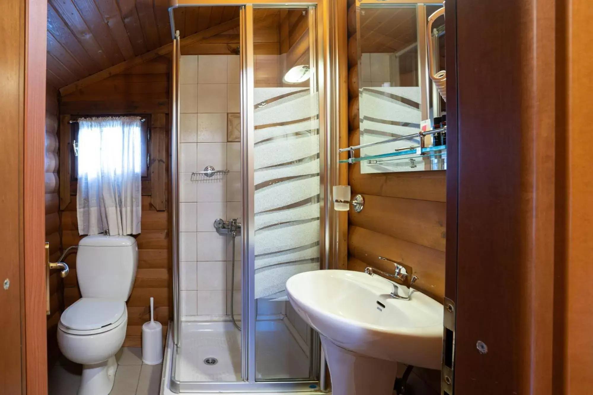 Property building, Bathroom in Chalet Likouresi Village