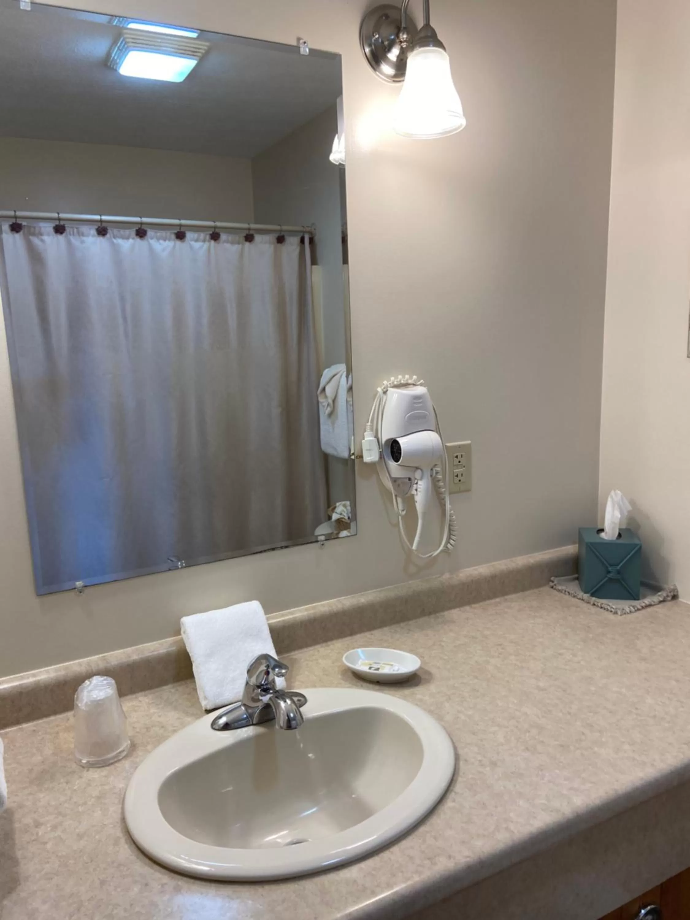 Bathroom in The Garrett Inn