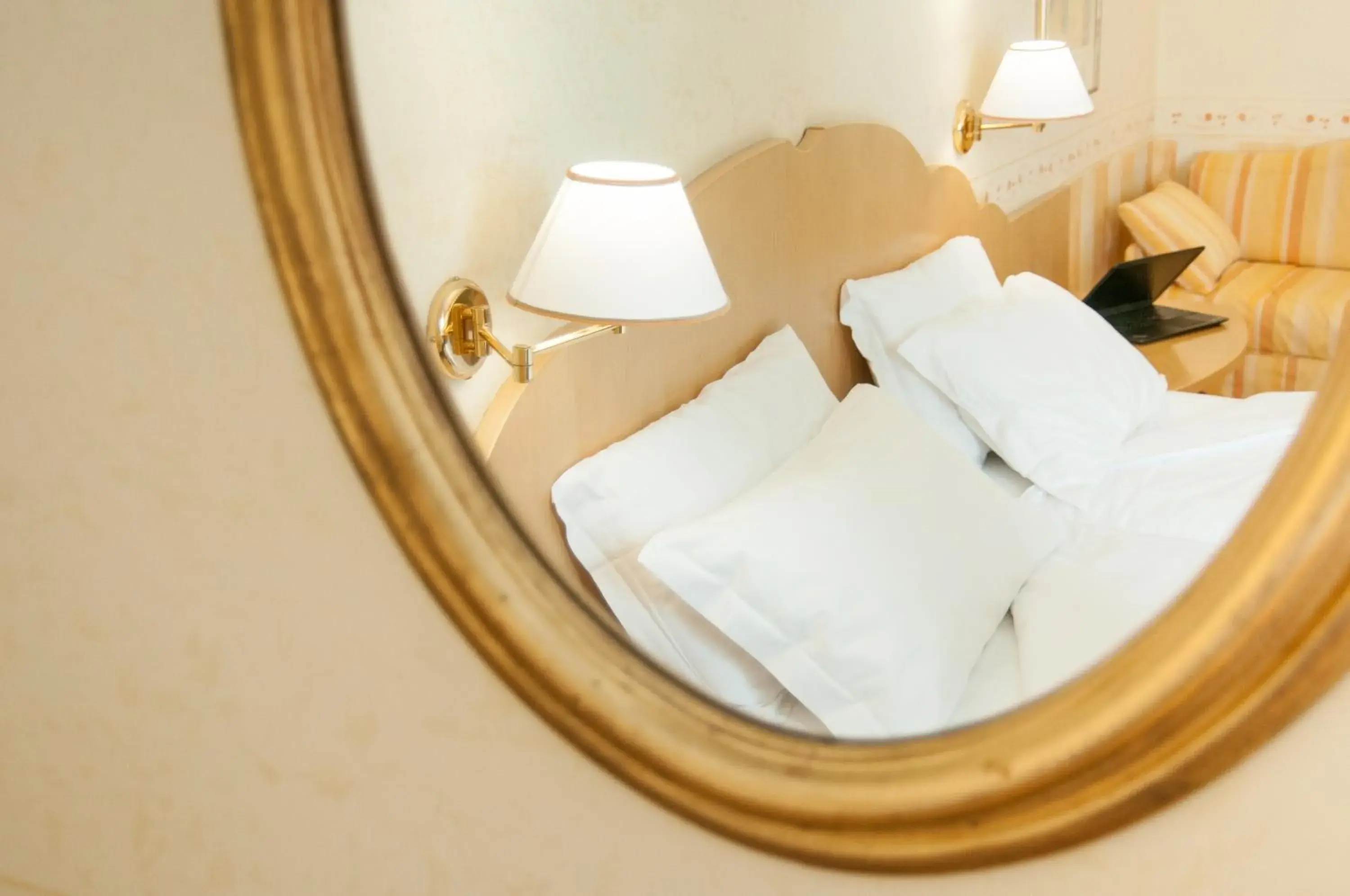 Bedroom, Bed in Hotel America