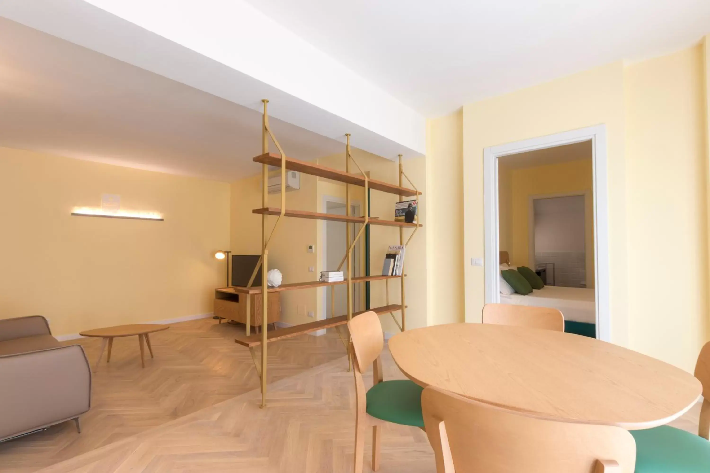 Communal lounge/ TV room, Dining Area in Metropolitan Suites
