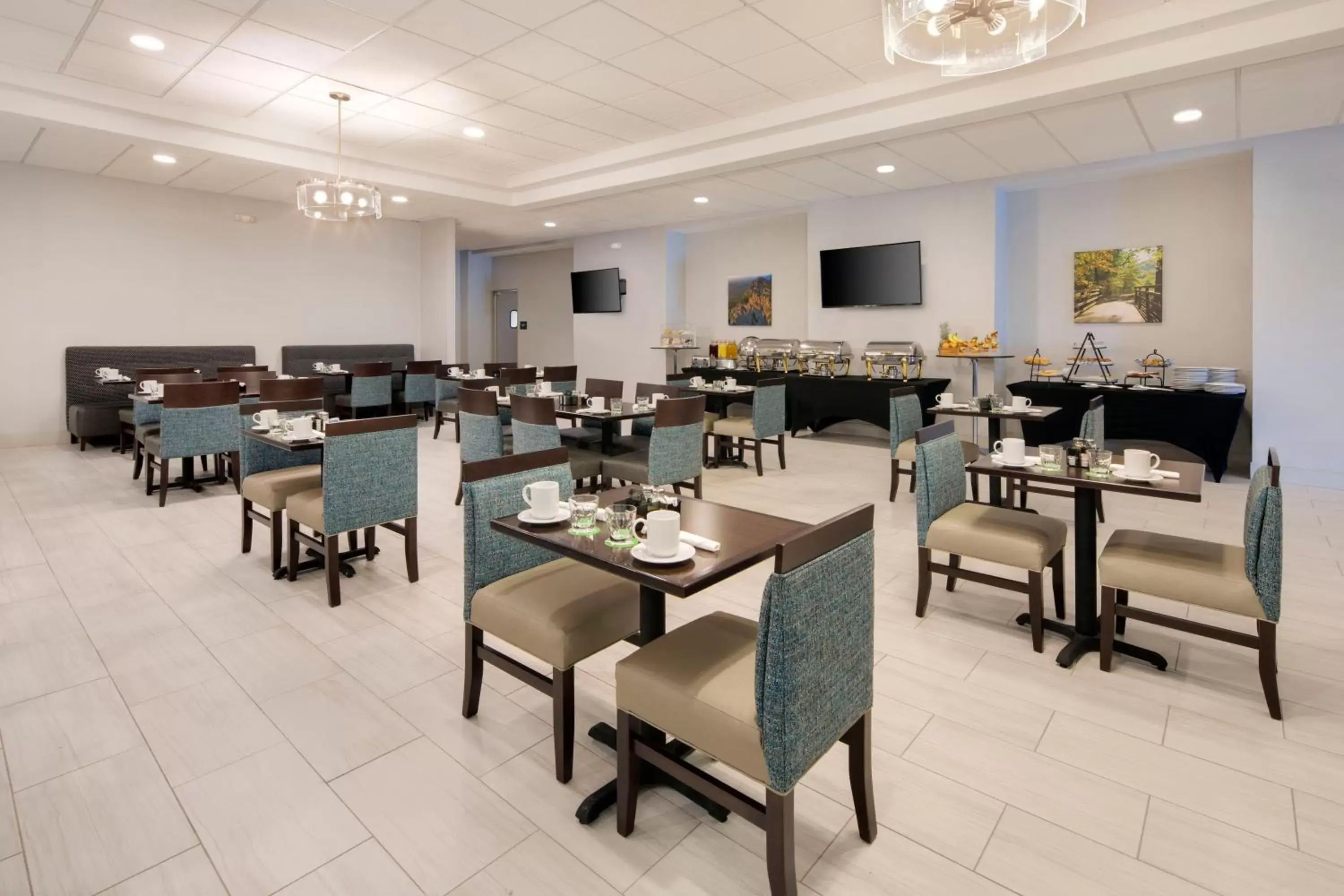 Restaurant/Places to Eat in Holiday Inn University Area Charlottesville, an IHG Hotel