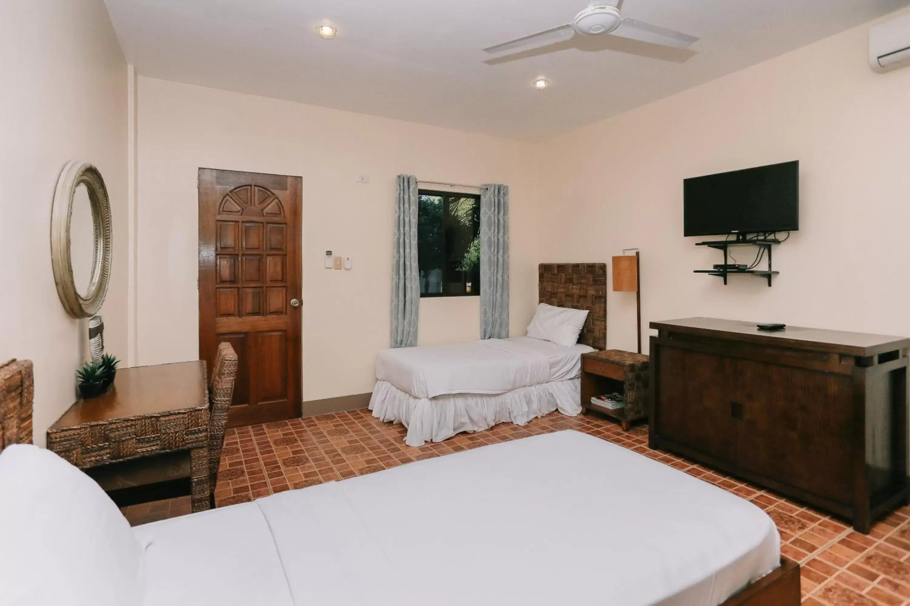 Bedroom, Bed in Turtle Bay Dive Resort