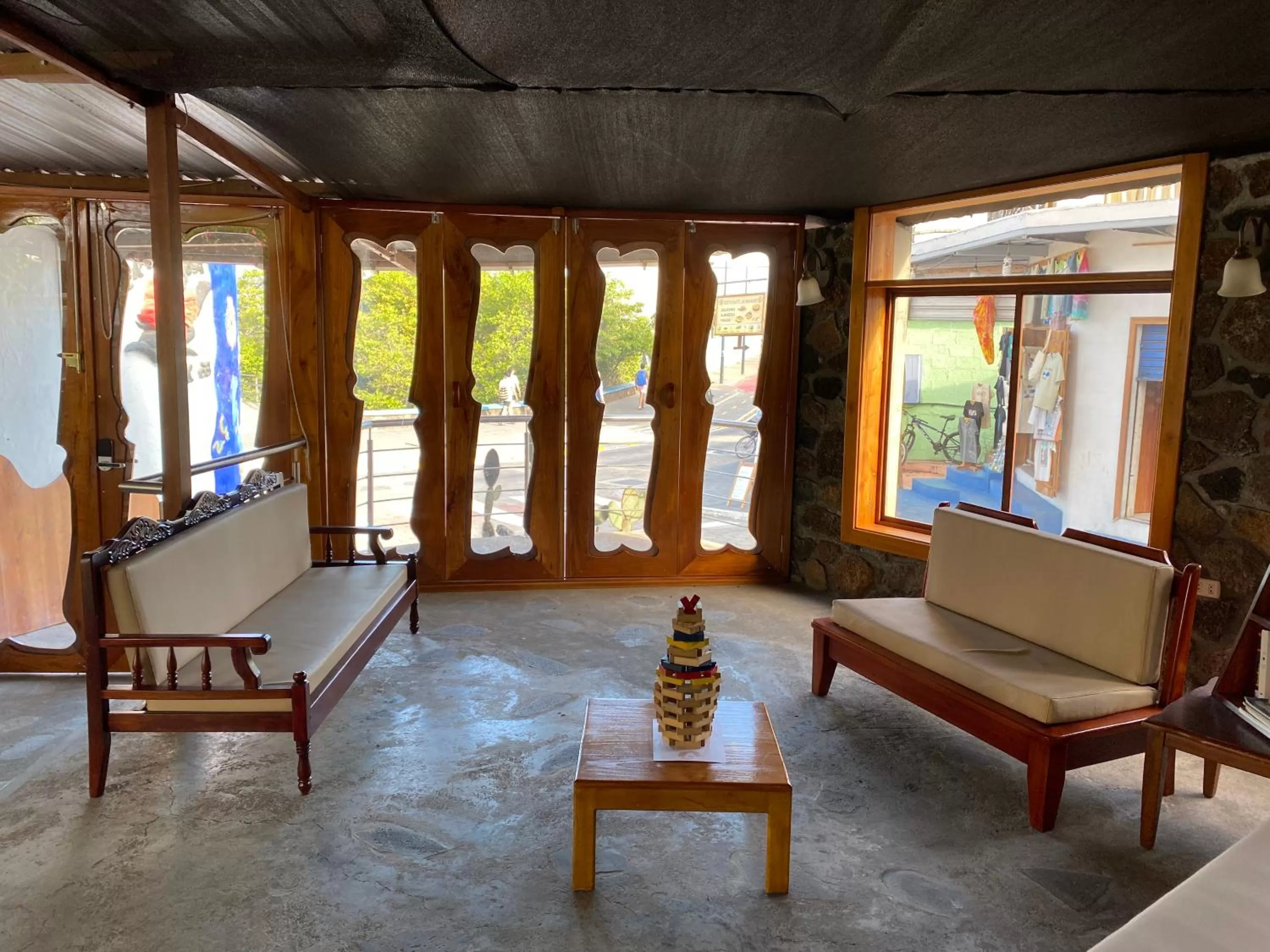 Lobby or reception in La Peregrina Galapagos B&B