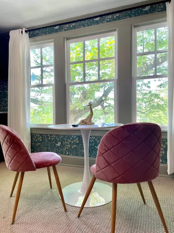 Seating Area in Buttonwood Boutique Hotel