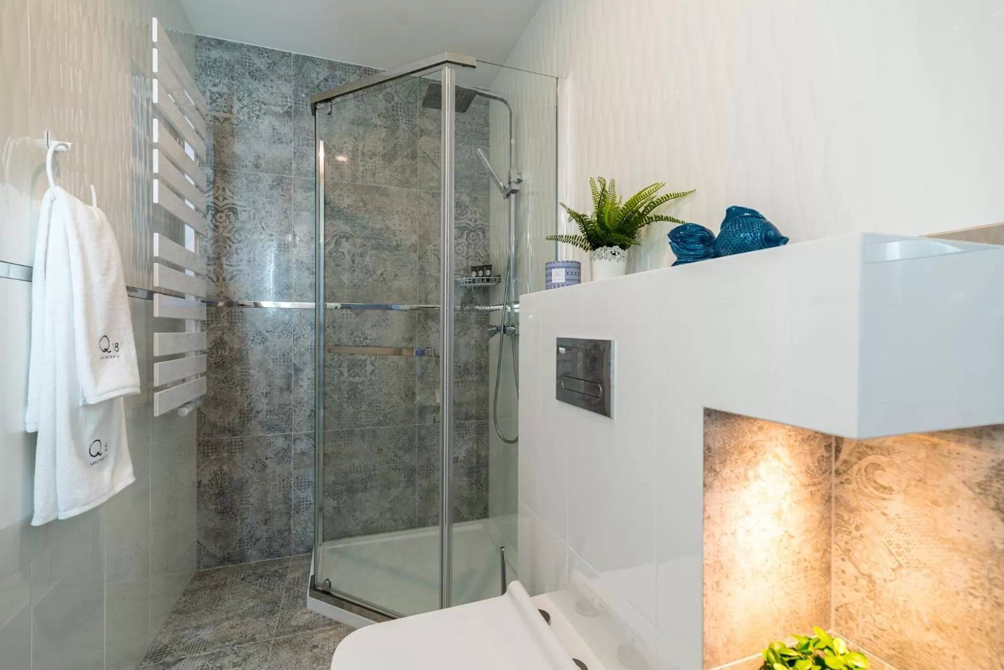 Shower in Q18 ApartHotel