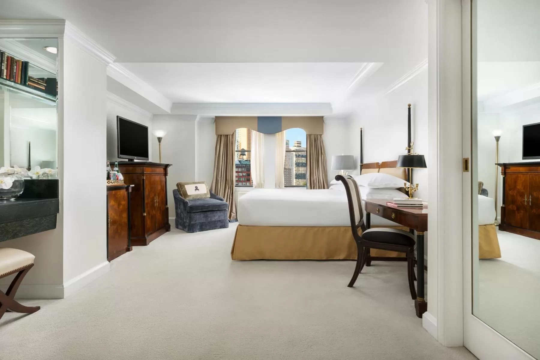 Bed in The Michelangelo Hotel