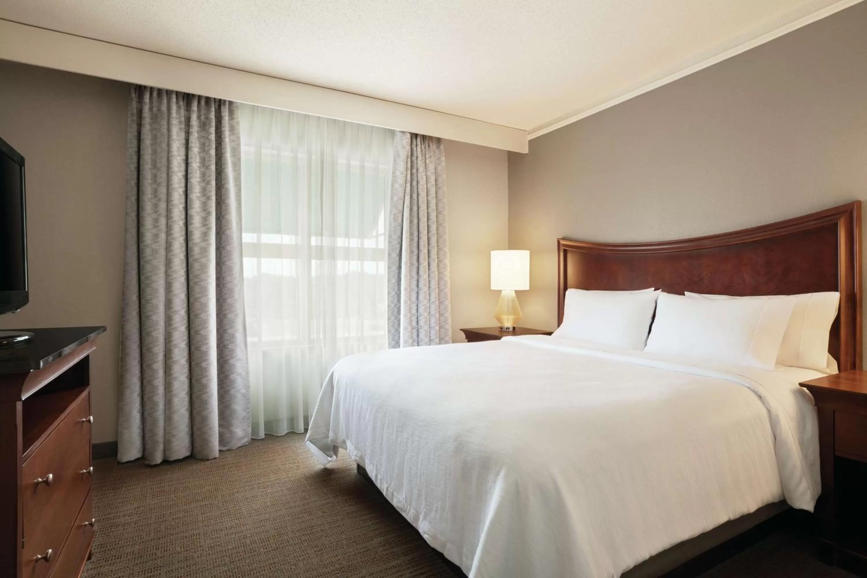 Bedroom, Bed in Embassy Suites Brunswick