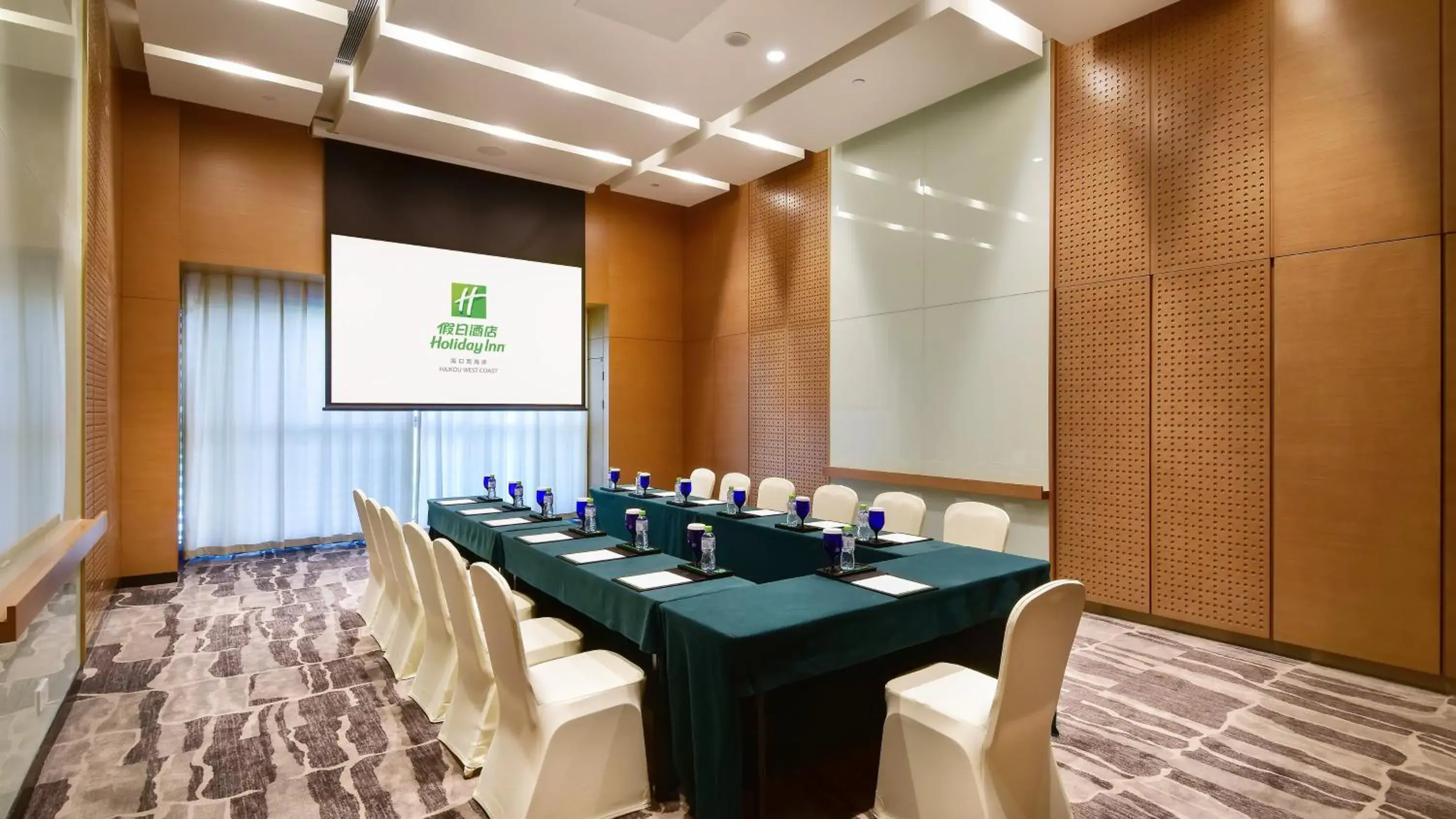 Meeting/conference room in Holiday Inn Haikou West Coast, an IHG Hotel