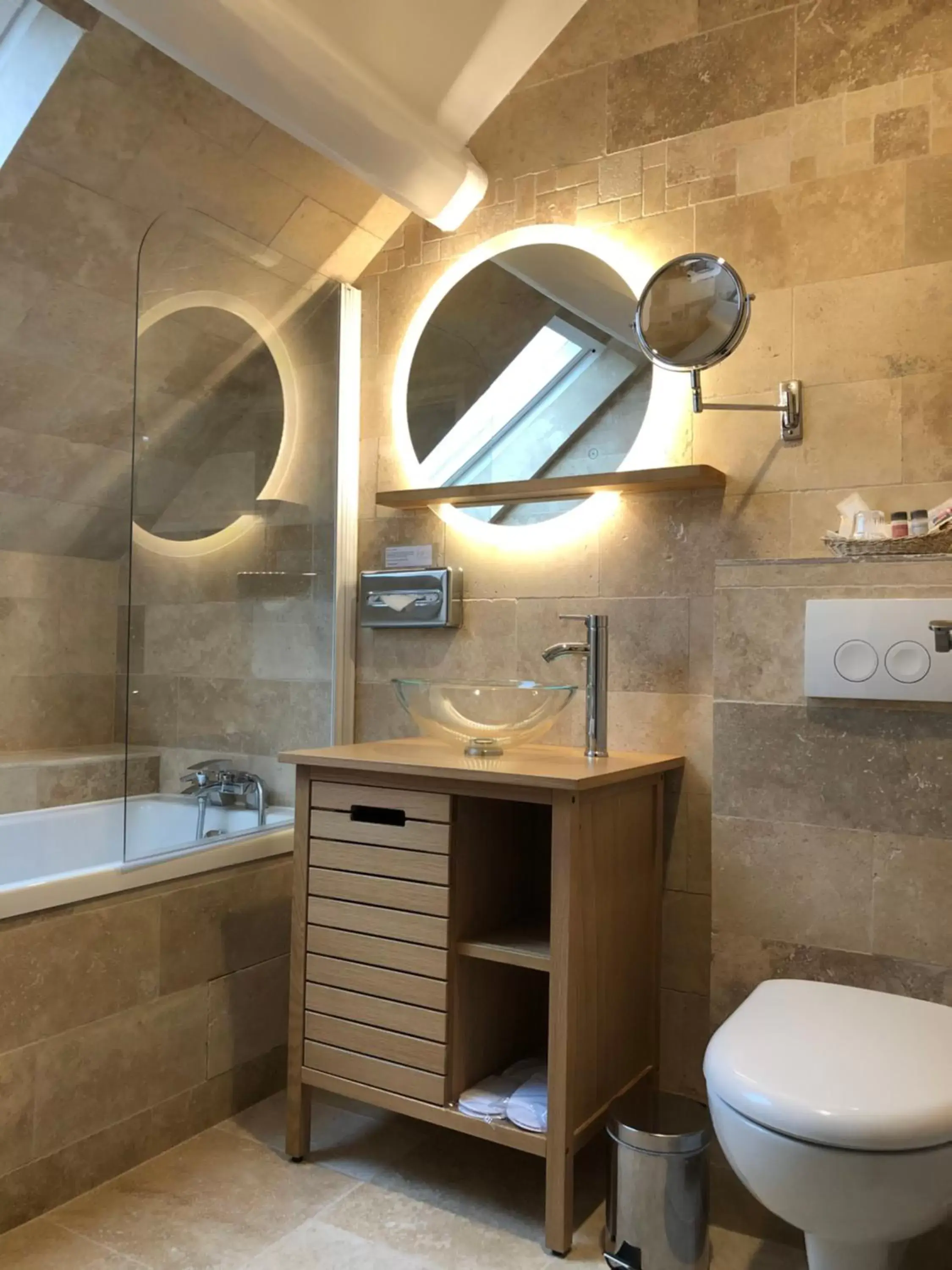 Bathroom in Auberge du Manet
