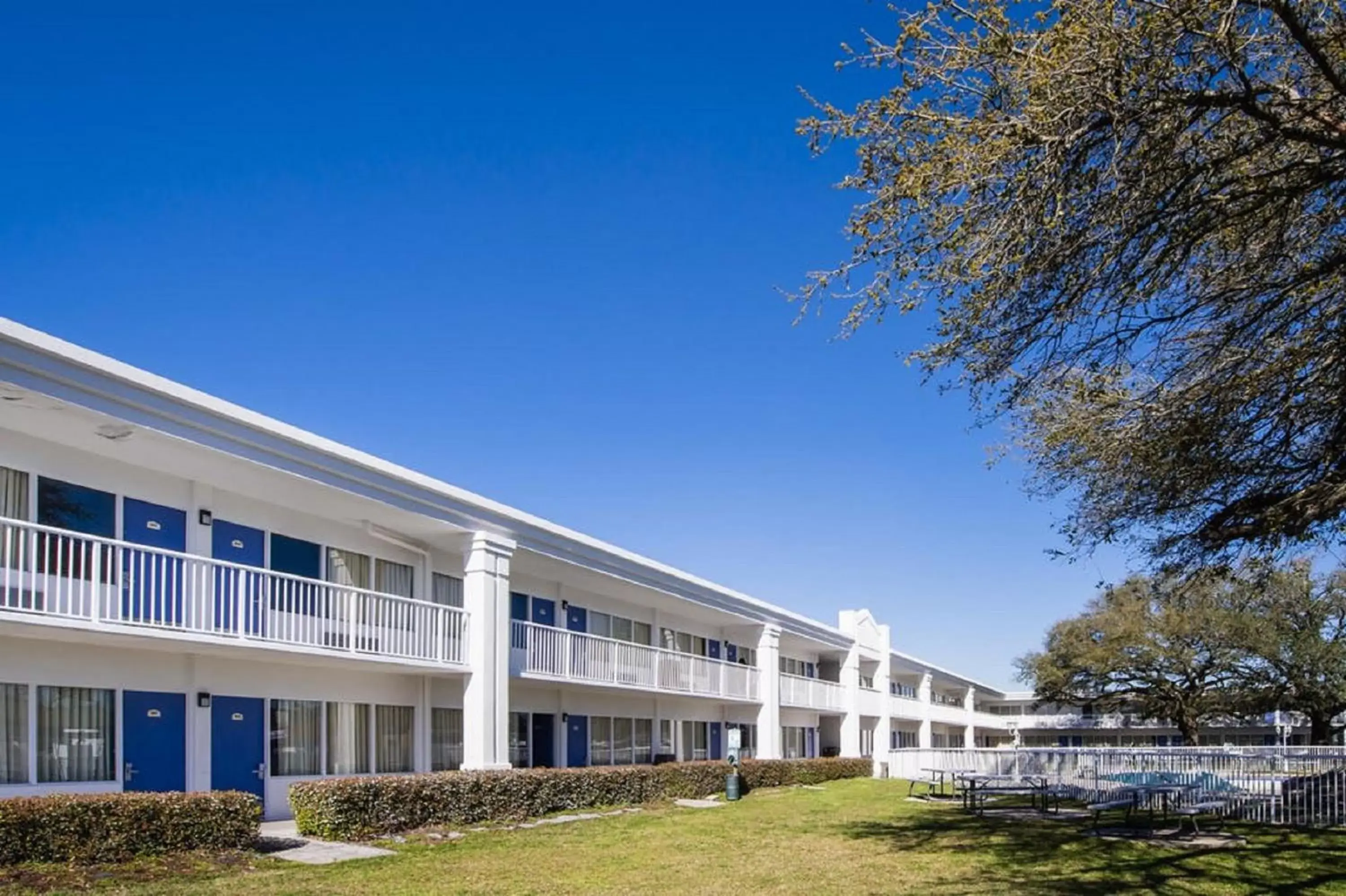 Property Building in Motel 6-Jacksonville, NC