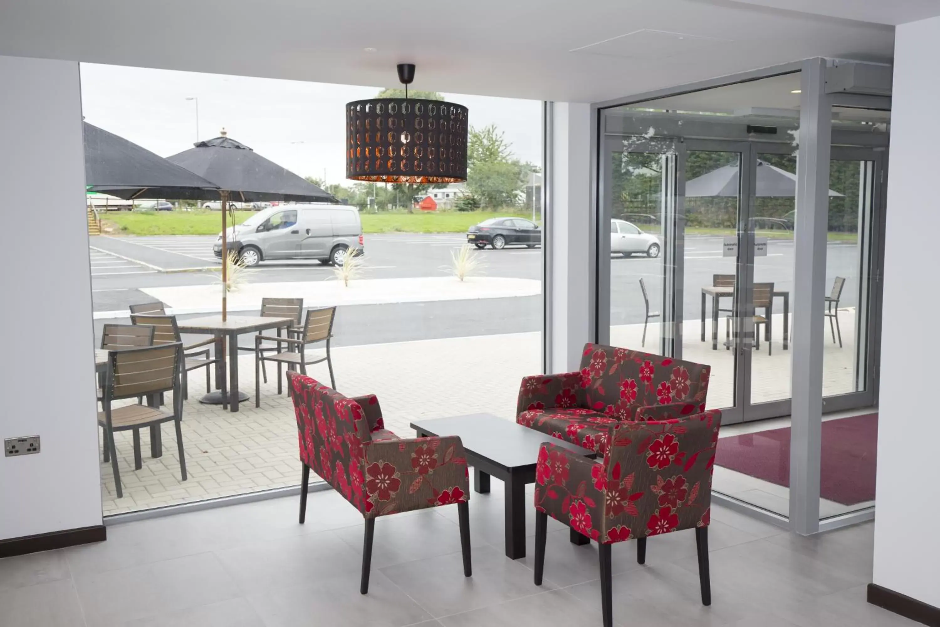 Lobby or reception in Ramada Milton Keynes