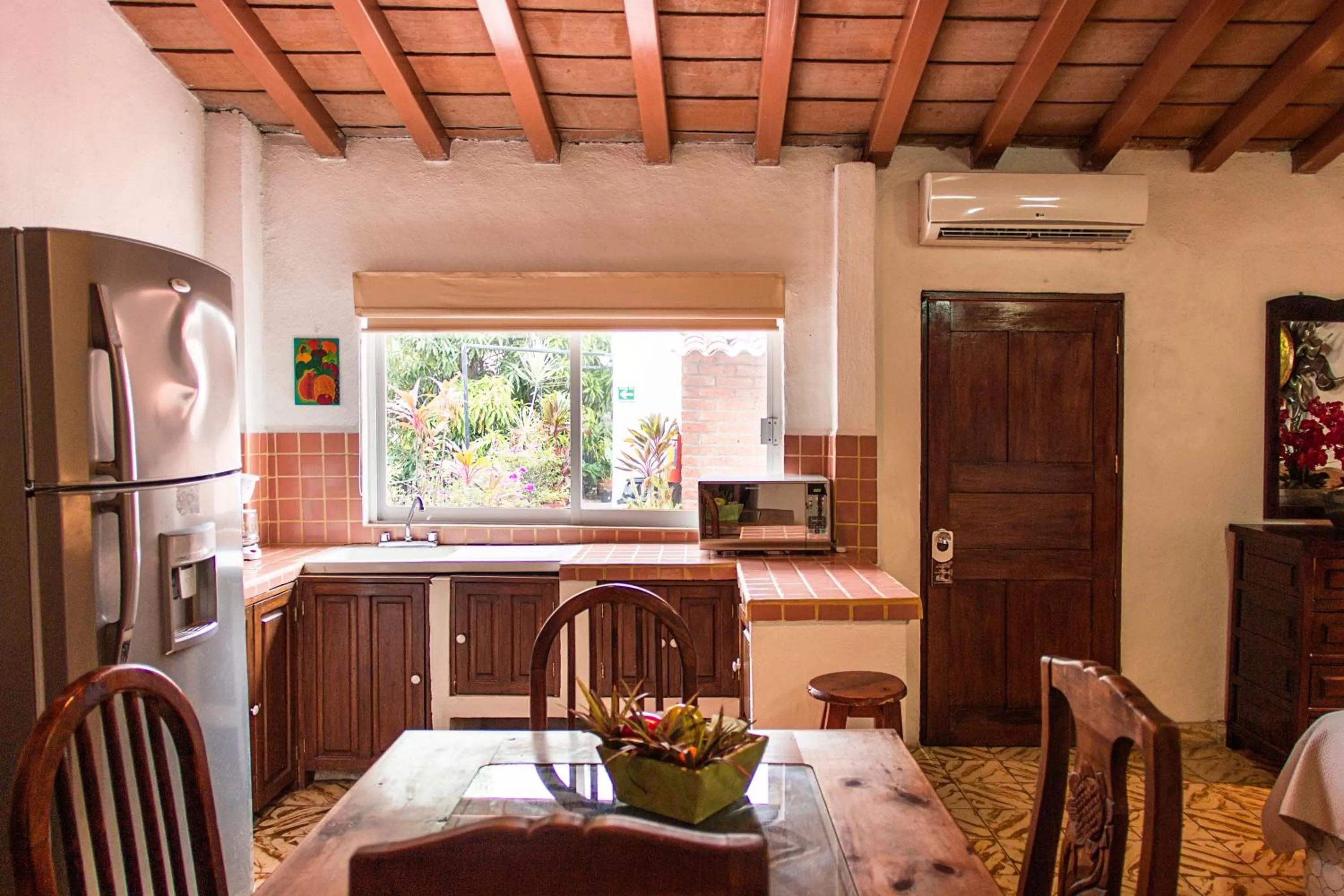 Kitchen or kitchenette in Hotel Posada De Roger - Near Los Muertos Beach